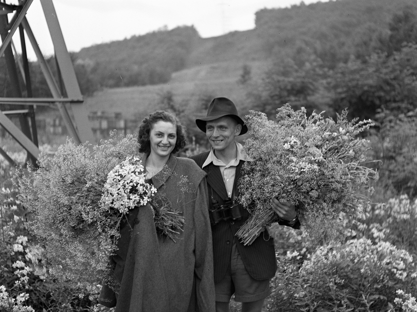 Hungary, 1944, Lissák Tivadar, telescope, bouquet, Fortepan #72795