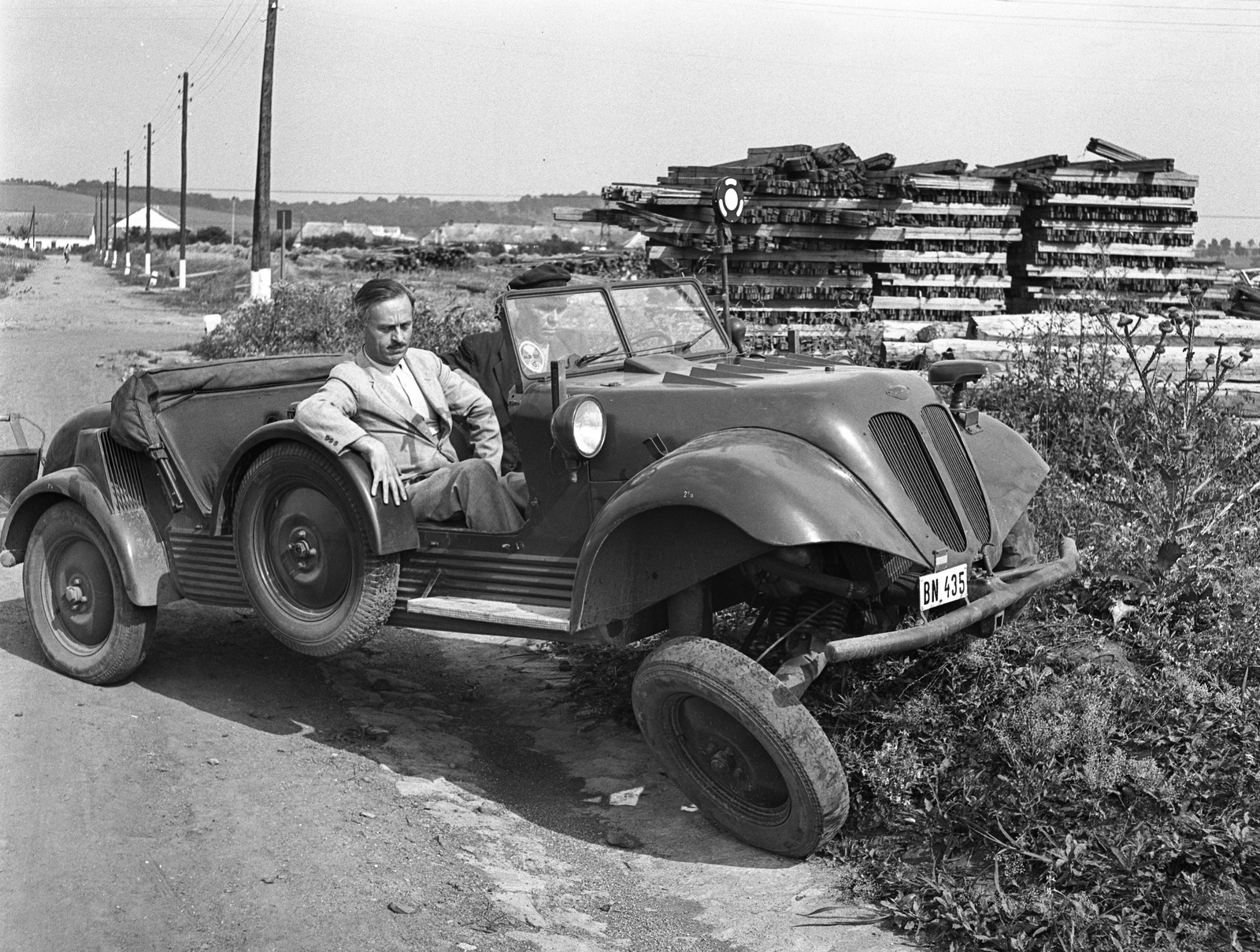 Hungary, Tempo G 1200 típusú személygépkocsi., 1944, Lissák Tivadar, automobile, spare wheel, Nova-Technik Notek lamp, Fortepan #72820