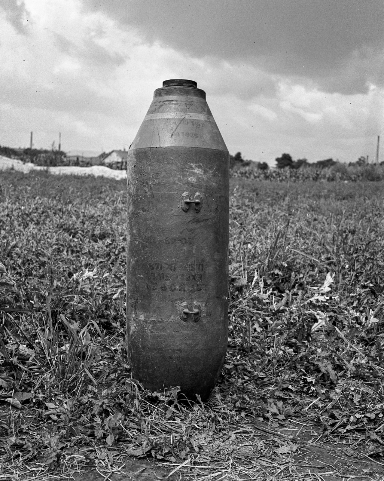 Hungary, Hatástalanított amerikai DEMO 250LB rombolóbomba (113 kg-os)., 1944, Lissák Tivadar, american brand, bombing, weapon, Fortepan #72838