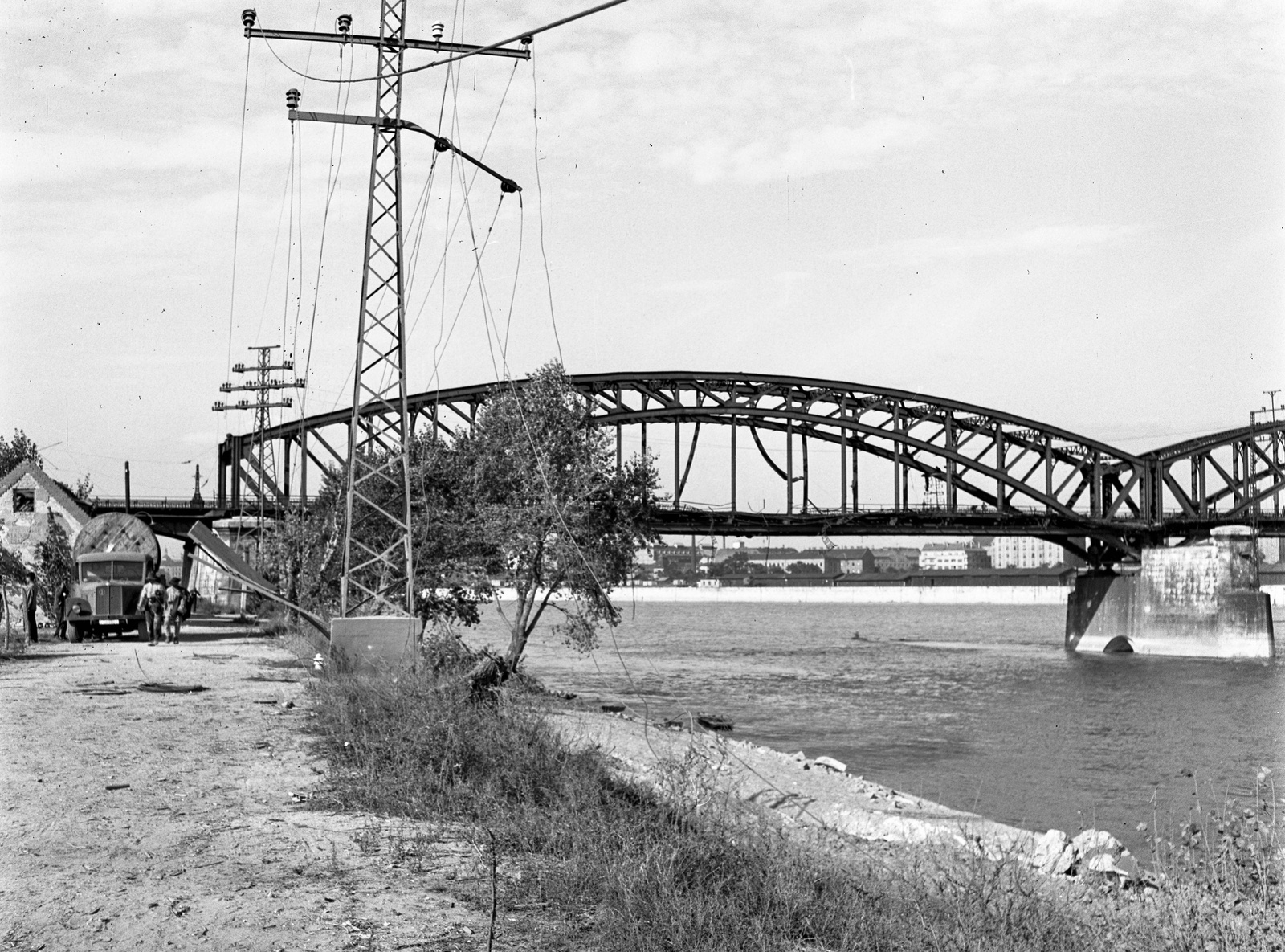 Hungary, Budapest XI., Kopaszi gát, Összekötő vasúti híd., 1944, Lissák Tivadar, war damage, bombing, commercial vehicle, railway bridge, Budapest, Fortepan #72849