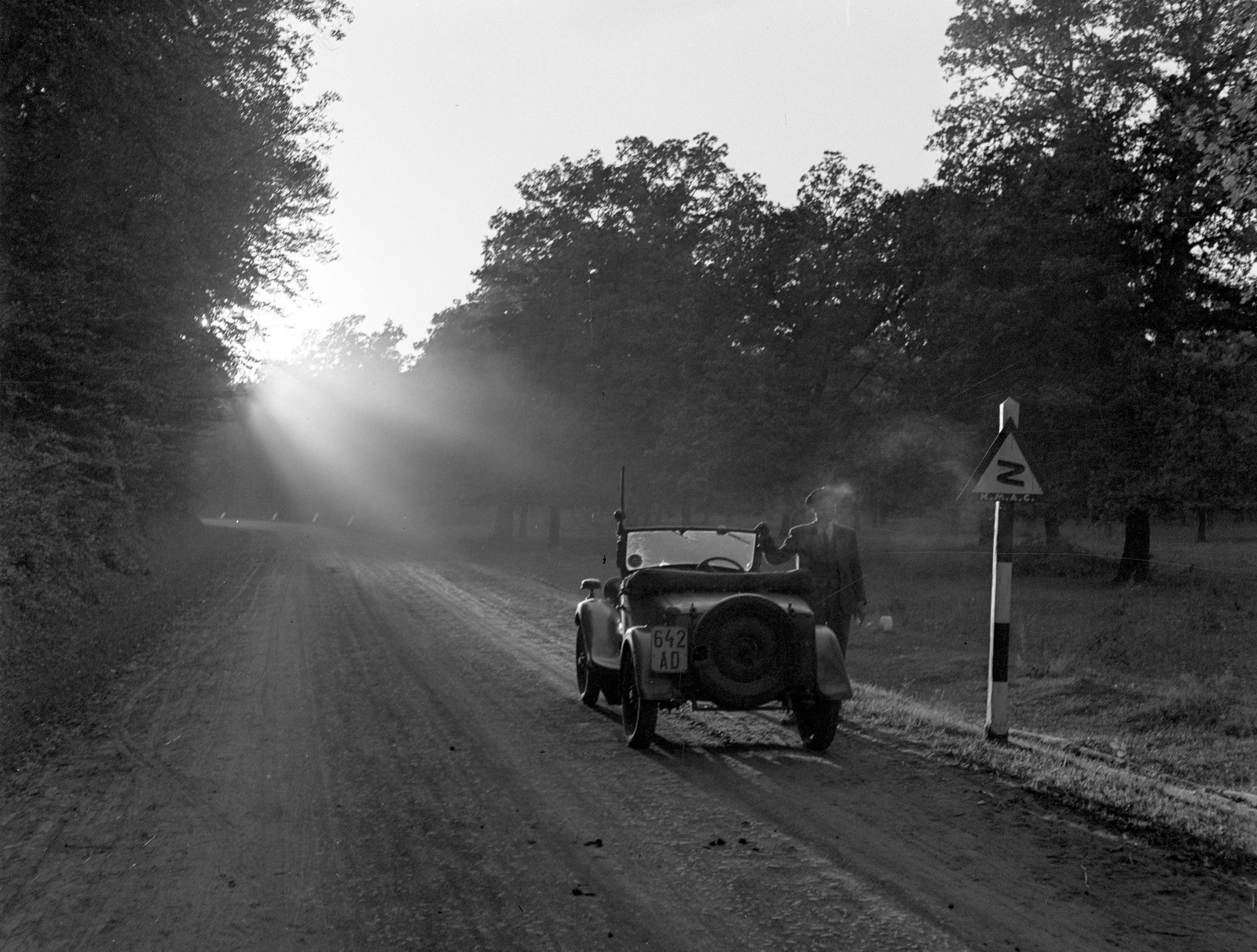 1944, Lissák Tivadar, Fiat-brand, Italian brand, dusk, road sign, automobile, Fortepan #72859