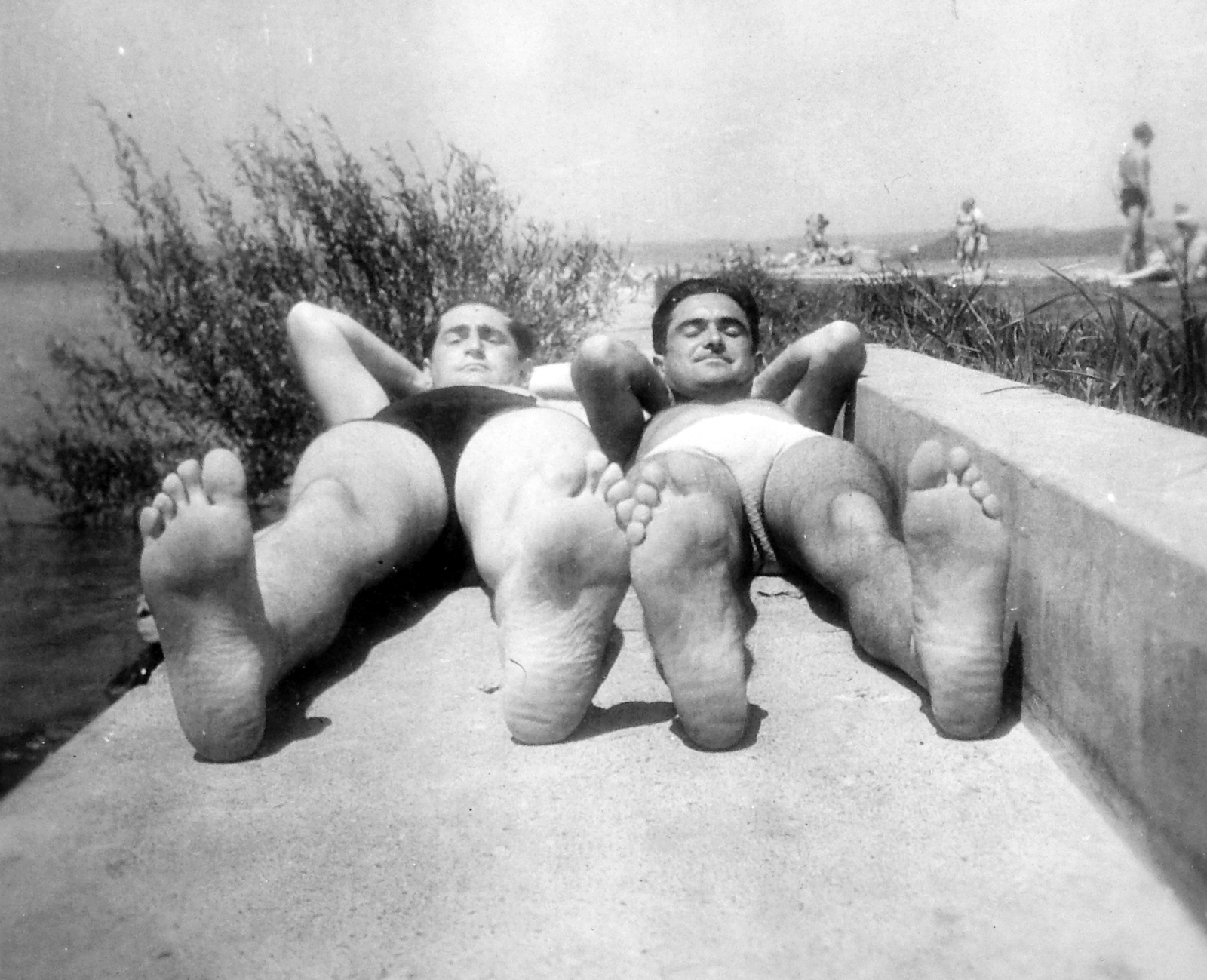 1954, Fortepan, men, shore, double portrait, gesture, barefoot, hands behind the head, Fortepan #7295
