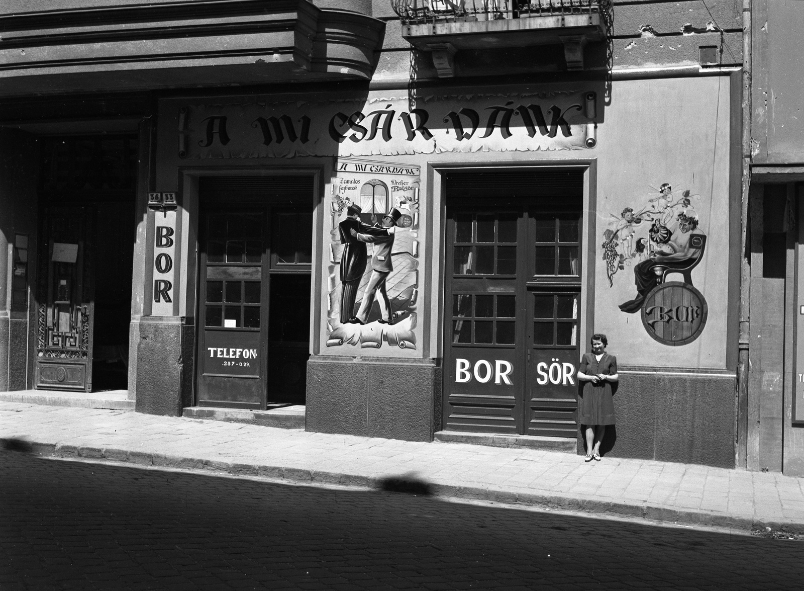 Hungary, Budapest II., Retek utca 33-35., 1946, Lissák Tivadar, sign-board, store display, pub, Budapest, lady, caricature, Fortepan #72993