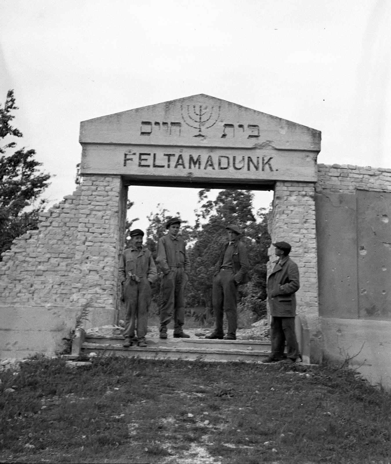 1946, Lissák Tivadar, temető, zsidóság, héber írás, menóra, golyónyom, Fortepan #73010