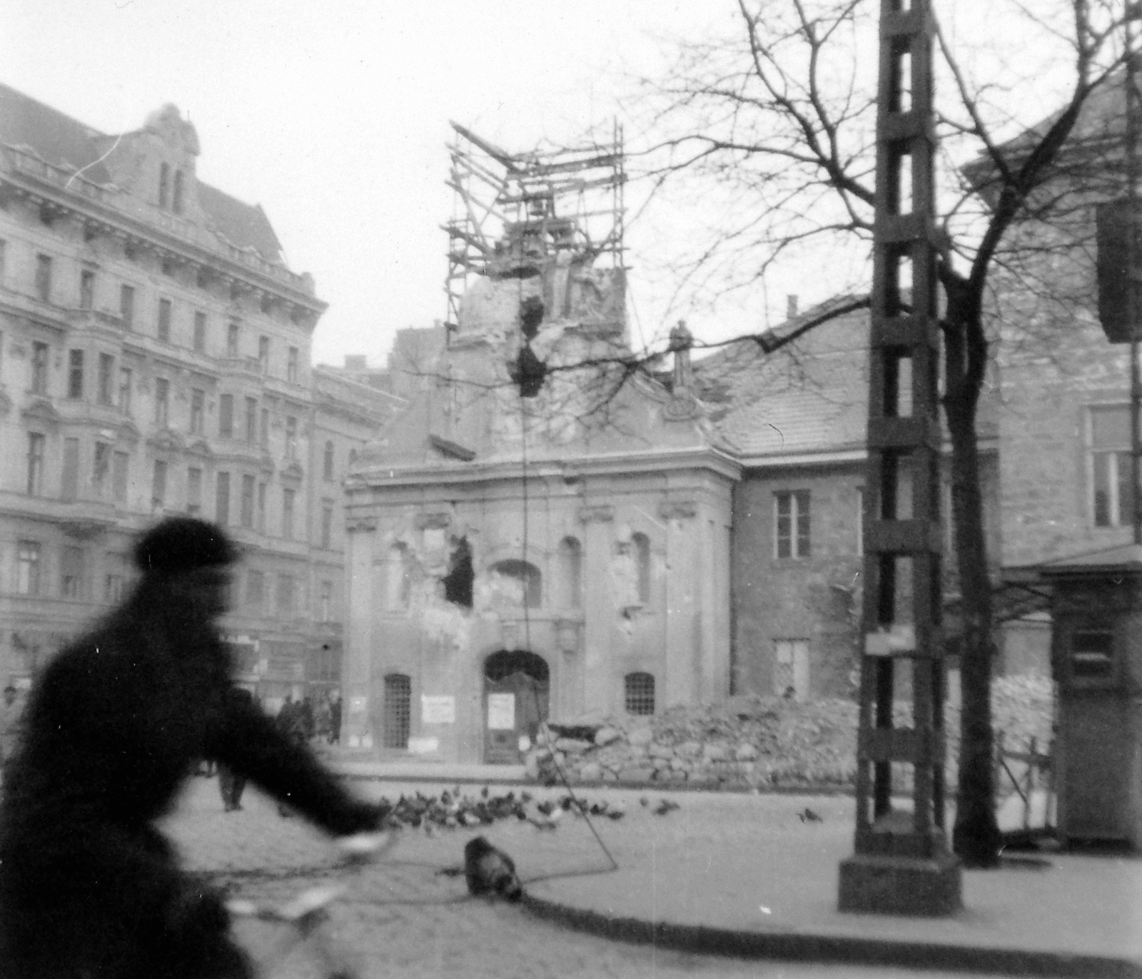 Hungary, Budapest VIII., Szent Rókus-kápolna., 1956, Fortepan, church, revolution, construction, damaged building, Budapest, Fortepan #7307