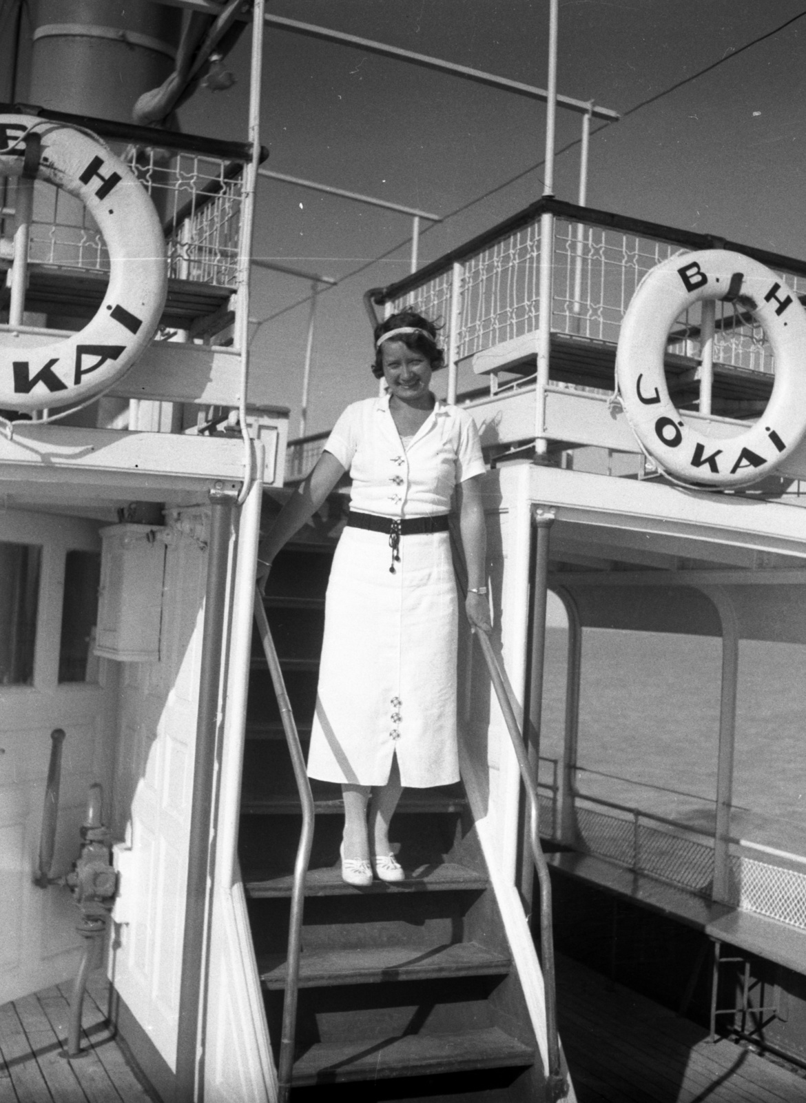 Hungary,Lake Balaton, a Jókai csavargőzös fedélzete., 1936, Lissák Tivadar, portrait, ship, summer, woman, lifebelt, Jókai ship, Fortepan #73148