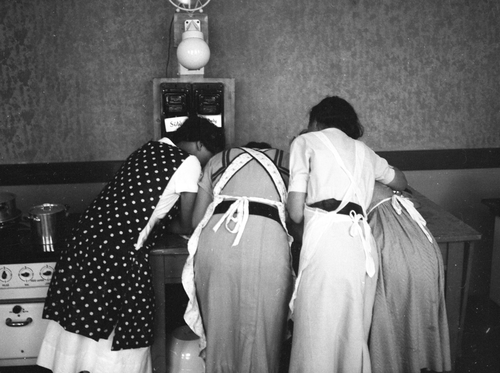 1937, Lissák Tivadar, kitchen, gas stove, back, apron, fireplace, dotted dress, cooking, Best of, Fortepan #73167