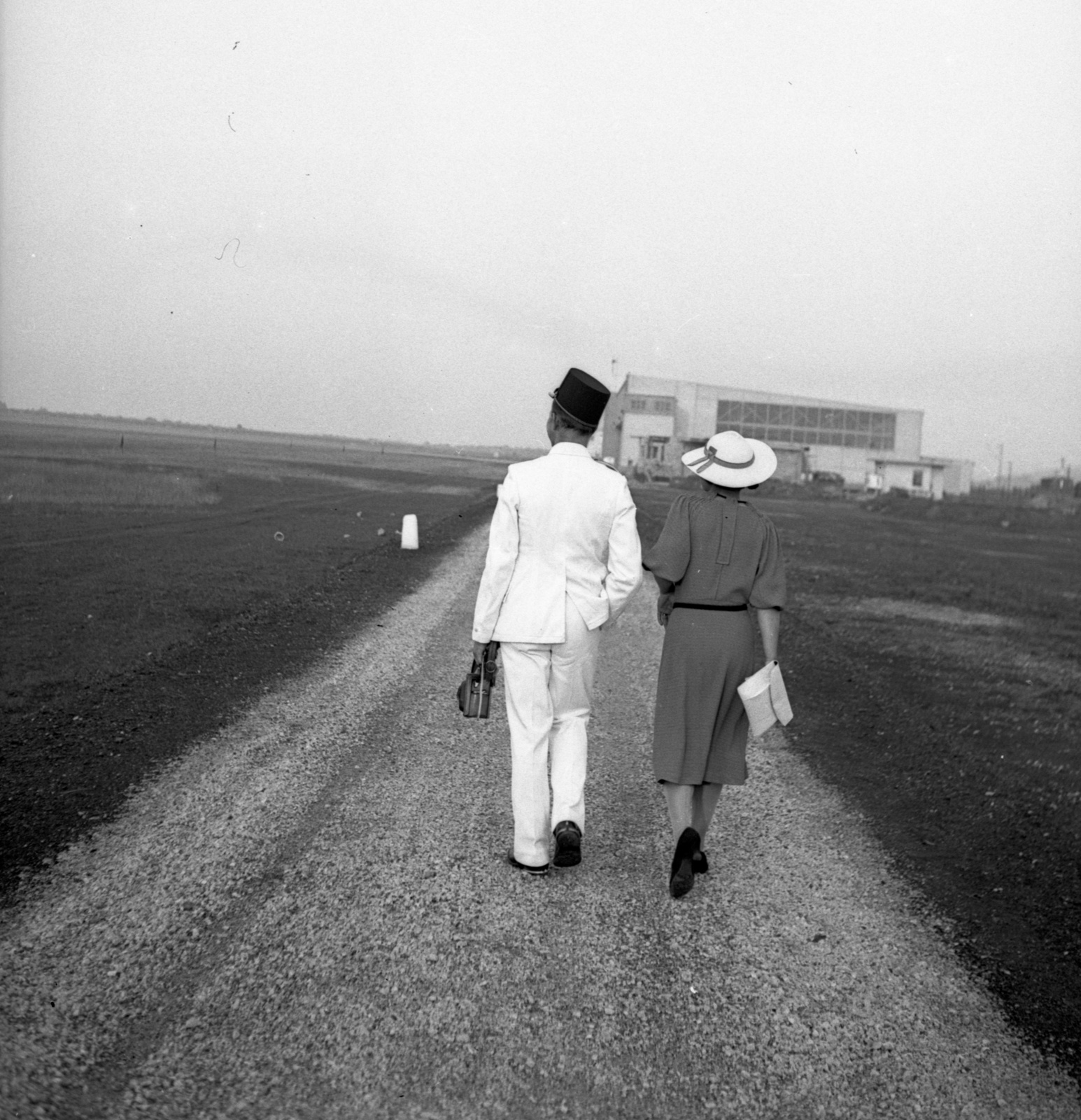 Hungary, Budaörs Airport, Budapest XI., 1939, Lissák Tivadar, Budapest, back, hat, Best of, Fortepan #73210