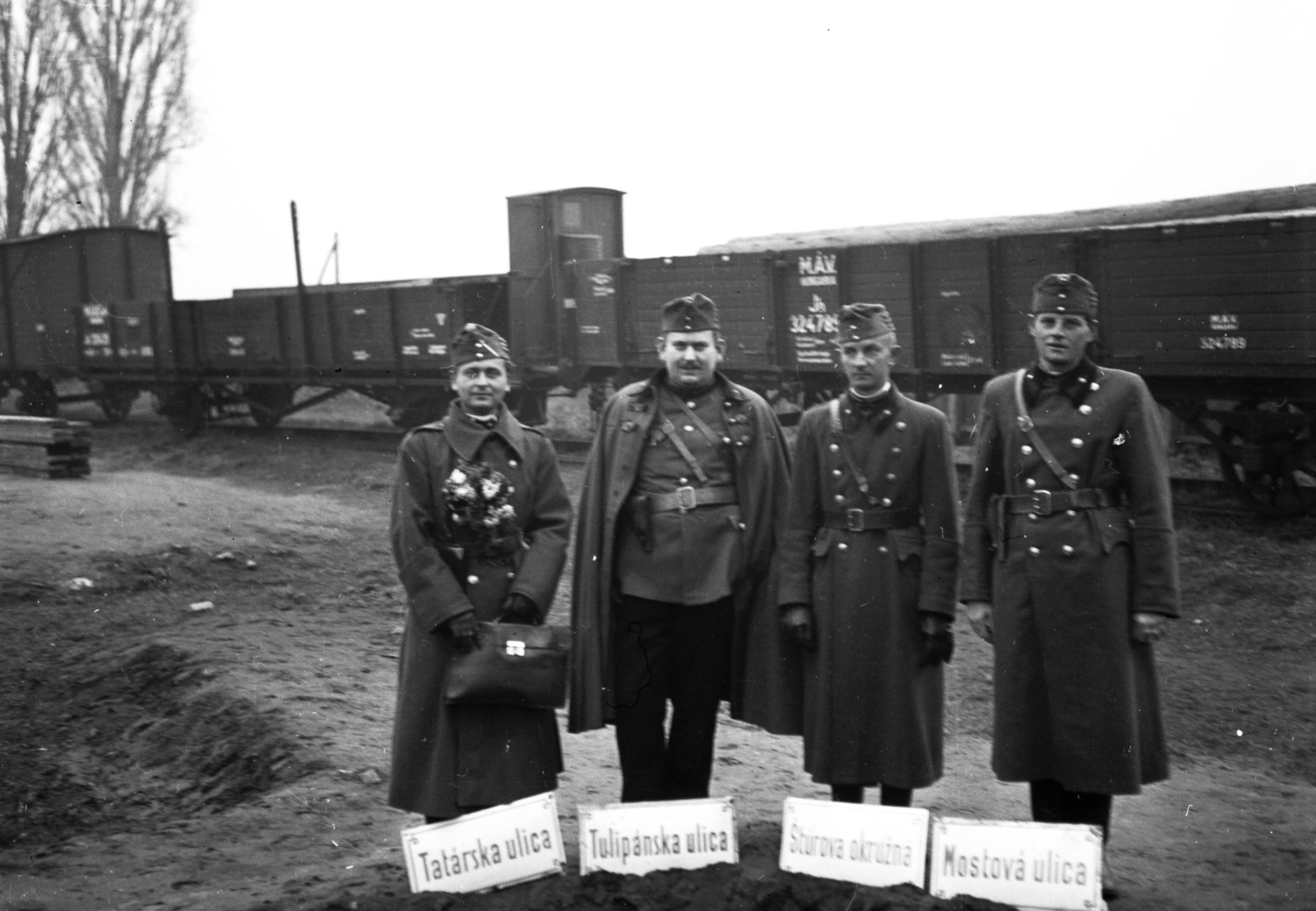 Hungary, Budapest XI., Budafoki út és a Vízpart (Andor) utca határolta ipartelep. Tehervagonok a honvédségi raktár iparvágányánál., 1939, Lissák Tivadar, territorial gain, street name sign, Budapest, "Bocskai" side cap, Fortepan #73230