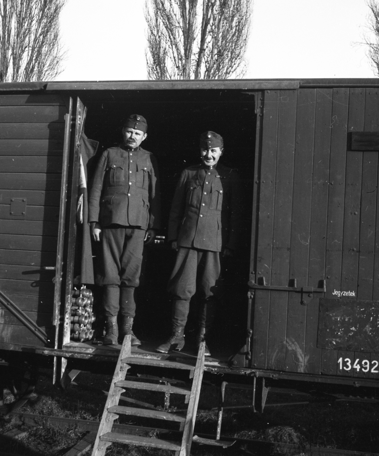 Hungary, Budapest XI., Budafoki út és a Vízpart (Andor) utca határolta ipartelep. Tehervagon a honvédségi raktár iparvágányánál., 1939, Lissák Tivadar, Budapest, "Bocskai" side cap, Fortepan #73233