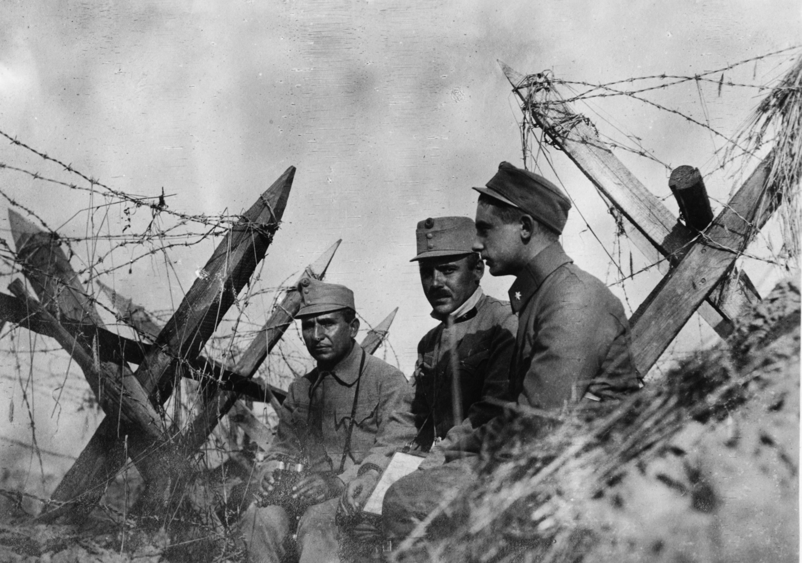 1915, Babarczy Eszter, First World War, wire obstacle, soldier, barb wire, Fortepan #73330