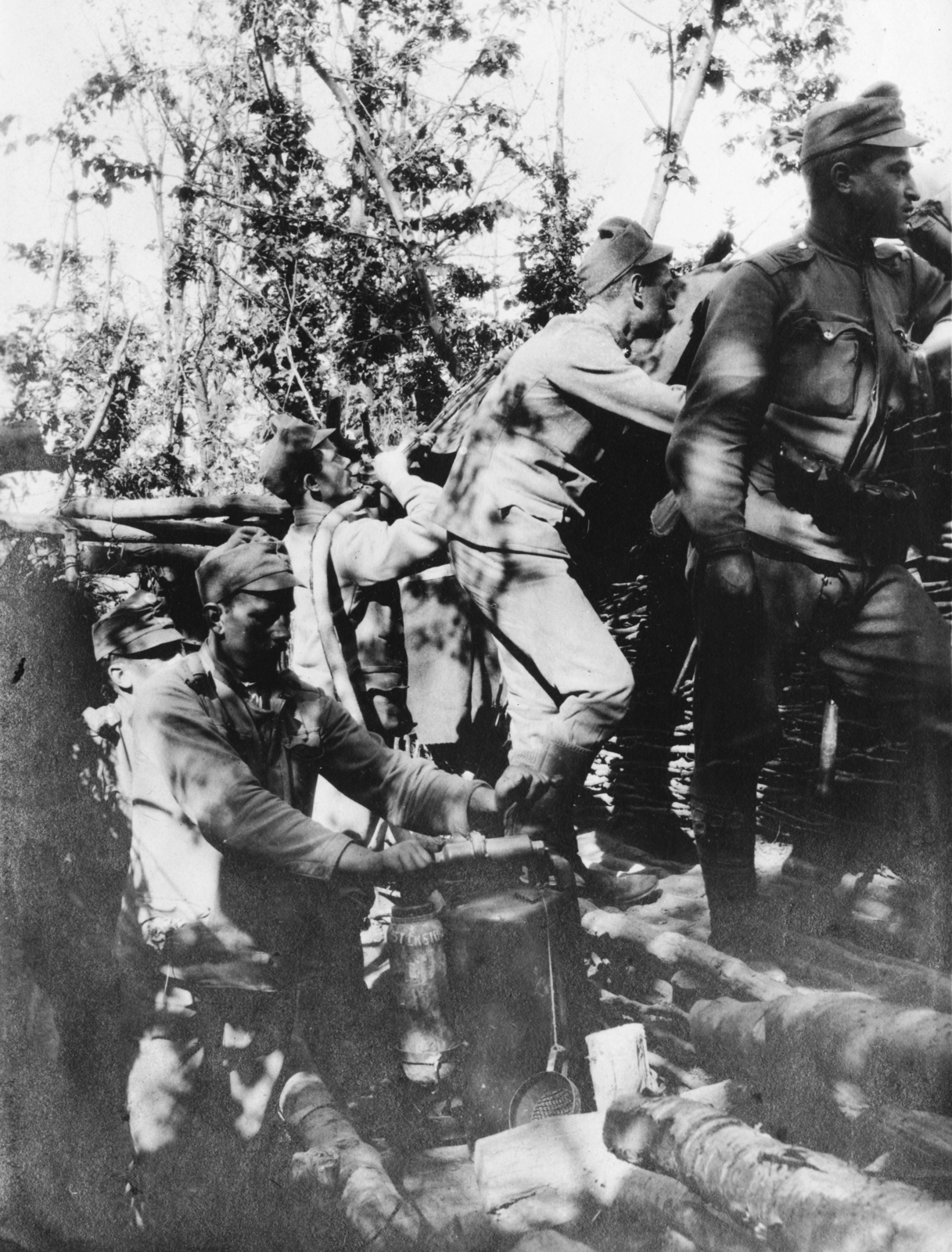 1917, Babarczy Eszter, First World War, trench, soldier, flamethrower, Fortepan #73393
