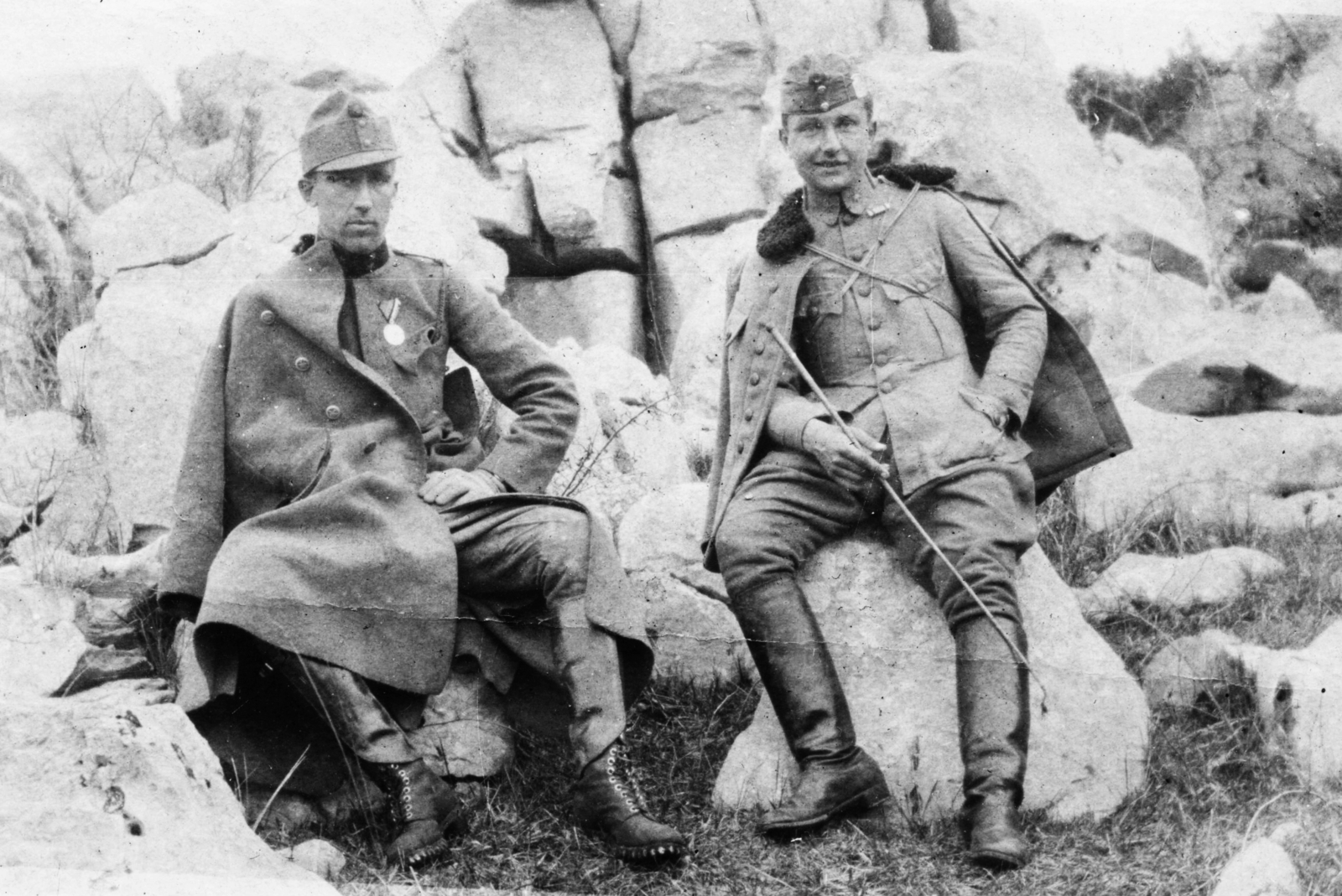 1916, Schwertner Ágnes, soldier, sitting on a rock, Fortepan #73400