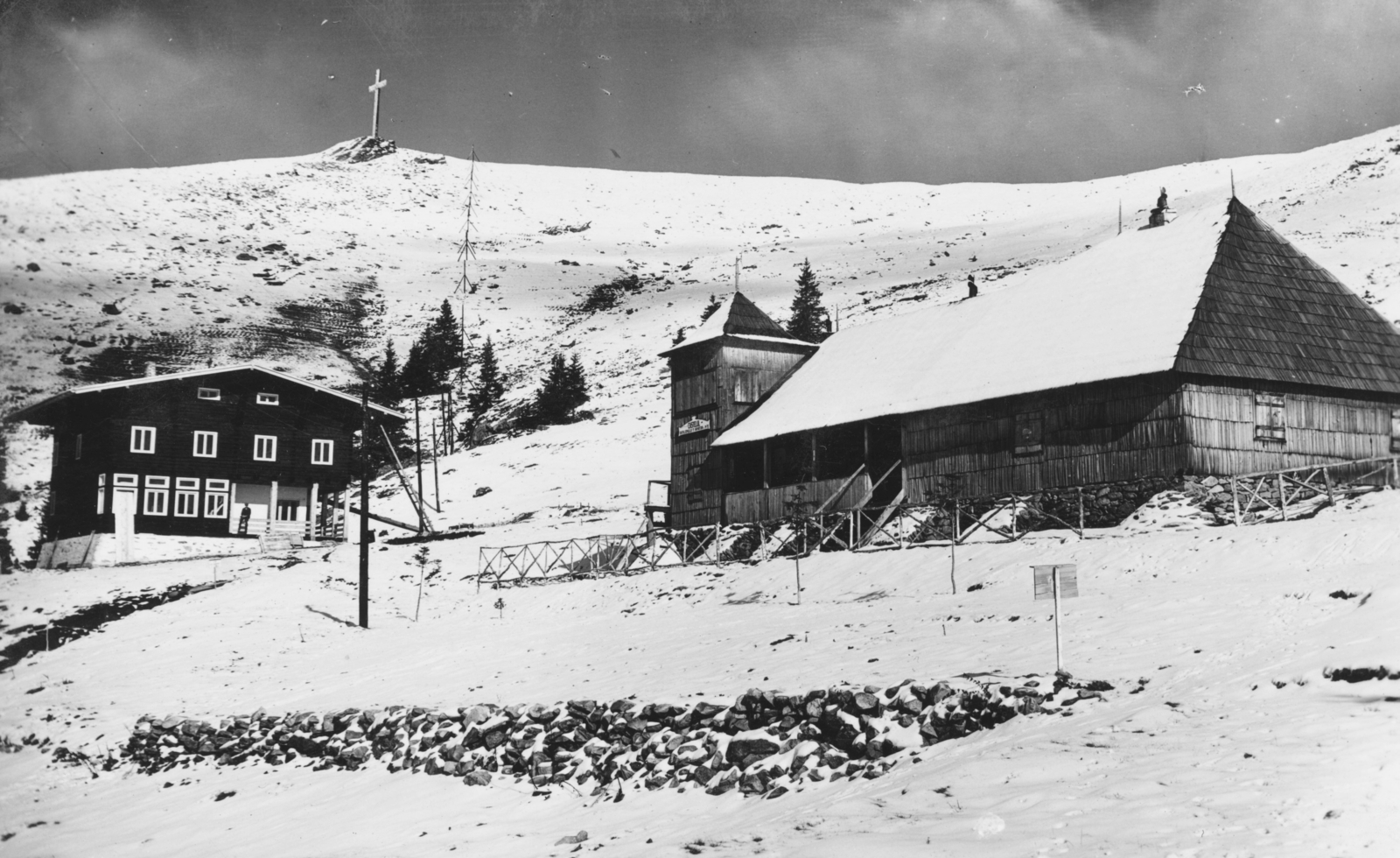 Románia,Erdély, Fertő-tető Karánsebes közelében., 1940, Schwertner Ágnes, turistaház, havas táj, Fortepan #73416