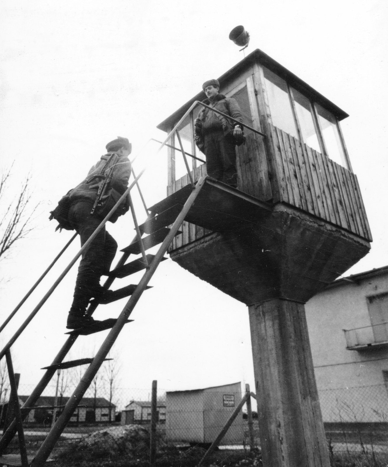 Hungary, 1979, Mujzer Péter, military, Kalashnikov, guard, watch tower, Hungarian People's Army, Fortepan #73523