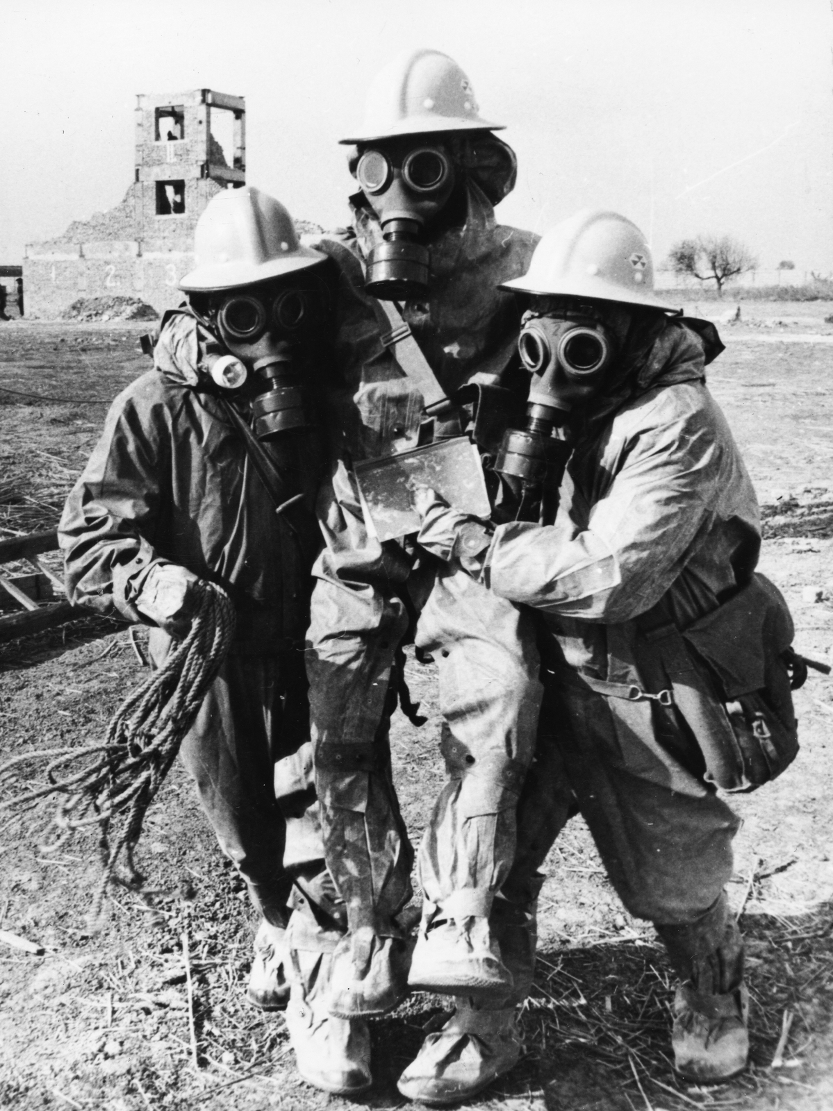 1977, Mujzer Péter, exercise, gas mask, chemical protection suit, firefighter, three people, Fortepan #73524