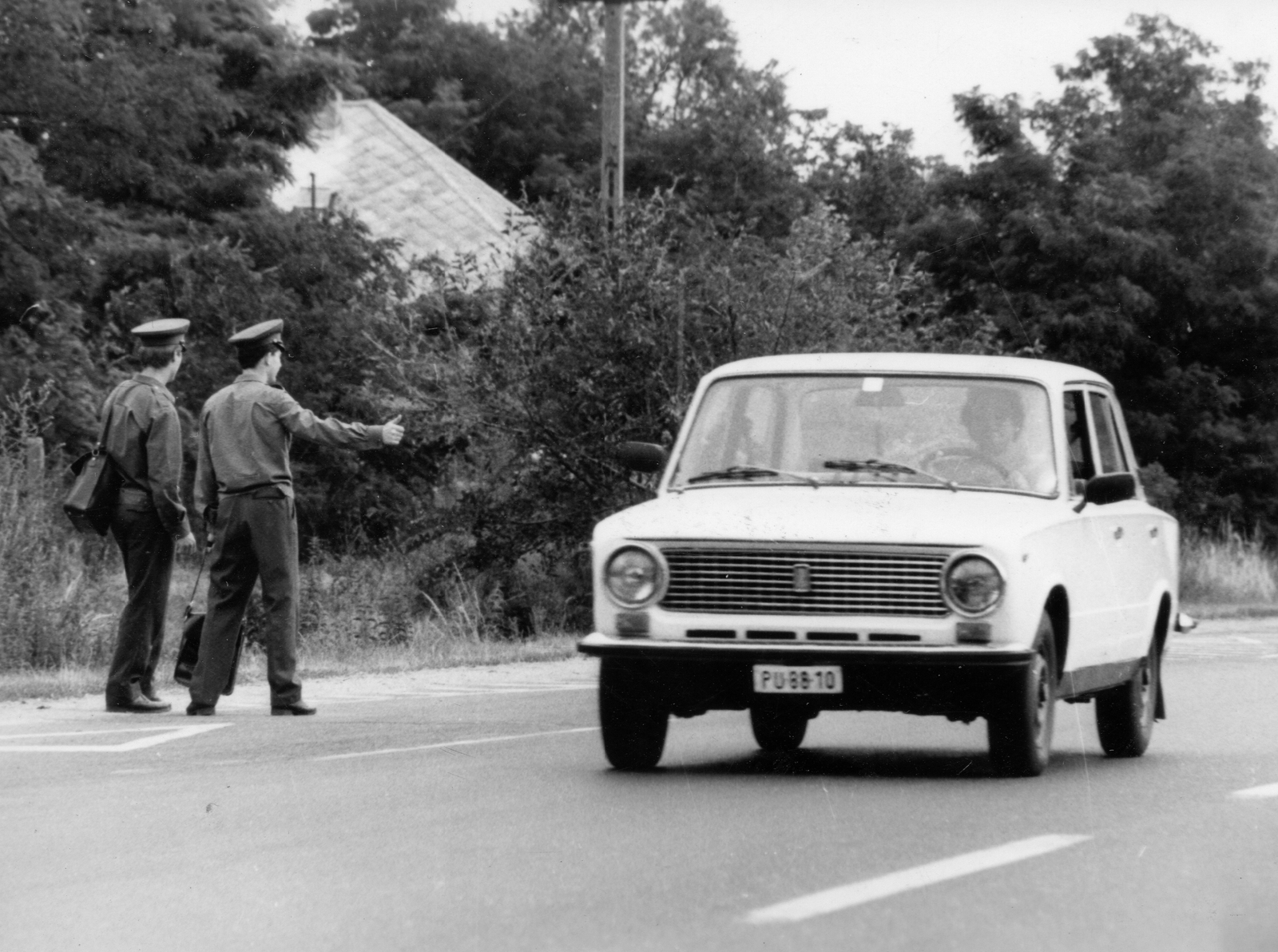 1985, Mujzer Péter, szovjet gyártmány, Lada-márka, katona, automobil, rendszám, VAZ 2101, stoppolás, Fortepan #73544