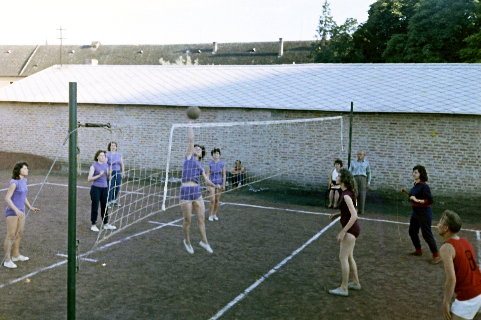 Hungary, Baja, 1960, Márton Gábor, colorful, women, men, volleyball, pitch, sport jersey, Fortepan #73564