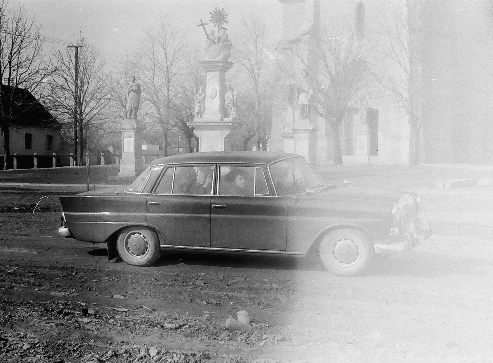 Hungary, Csátalja, Erzsébet utca, háttérben a Szent István király templom., 1975, Márton Gábor, church, Gerrman brand, Mercedes-brand, automobile, Holy Trinity Statue, Fortepan #73598