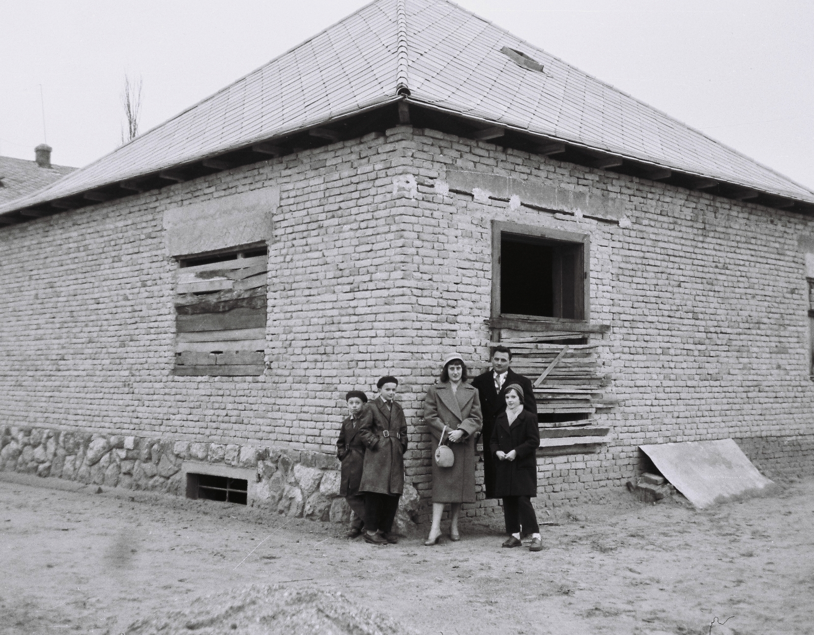 Hungary, Baja, Keskeny utca 10., 1961, Márton Gábor, family, construction, Kádár-cube, Fortepan #73620