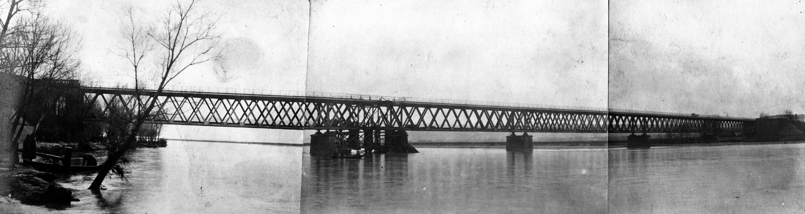 Romania, a Császári és Királyi Hadsereg 29. vasútépítő százada által helyreállított közúti-vasúti híd a Zsil-folyó felett., 1916, Fortepan, bridge, river, railway bridge, panoramic photography, Fortepan #73692