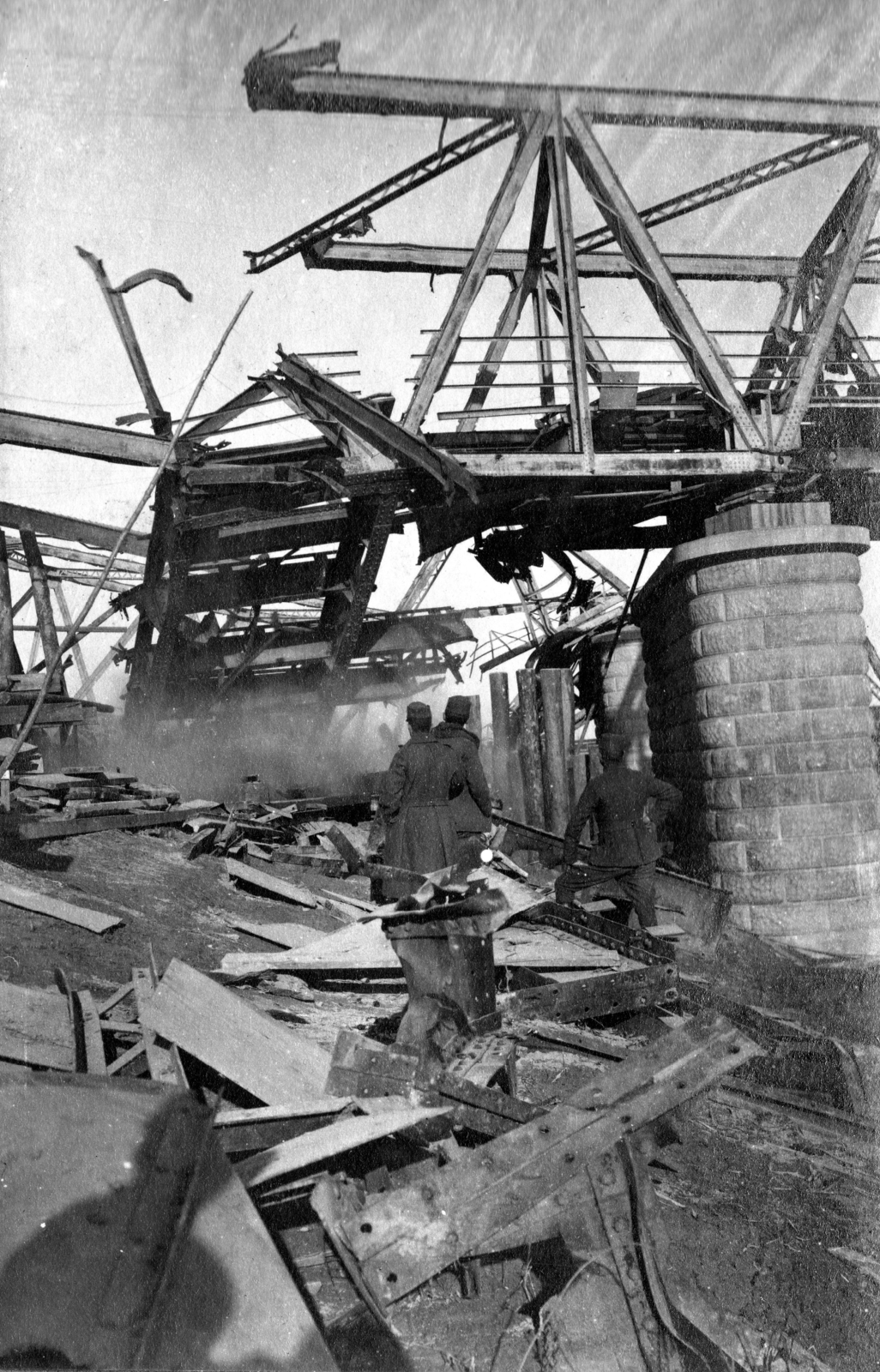 Italy, Motta di Livenza, lerombolt vasúti híd a Livenza folyó felett., 1917, Fortepan, First World War, railway bridge, wrecked bridge, soldier, Fortepan #73717