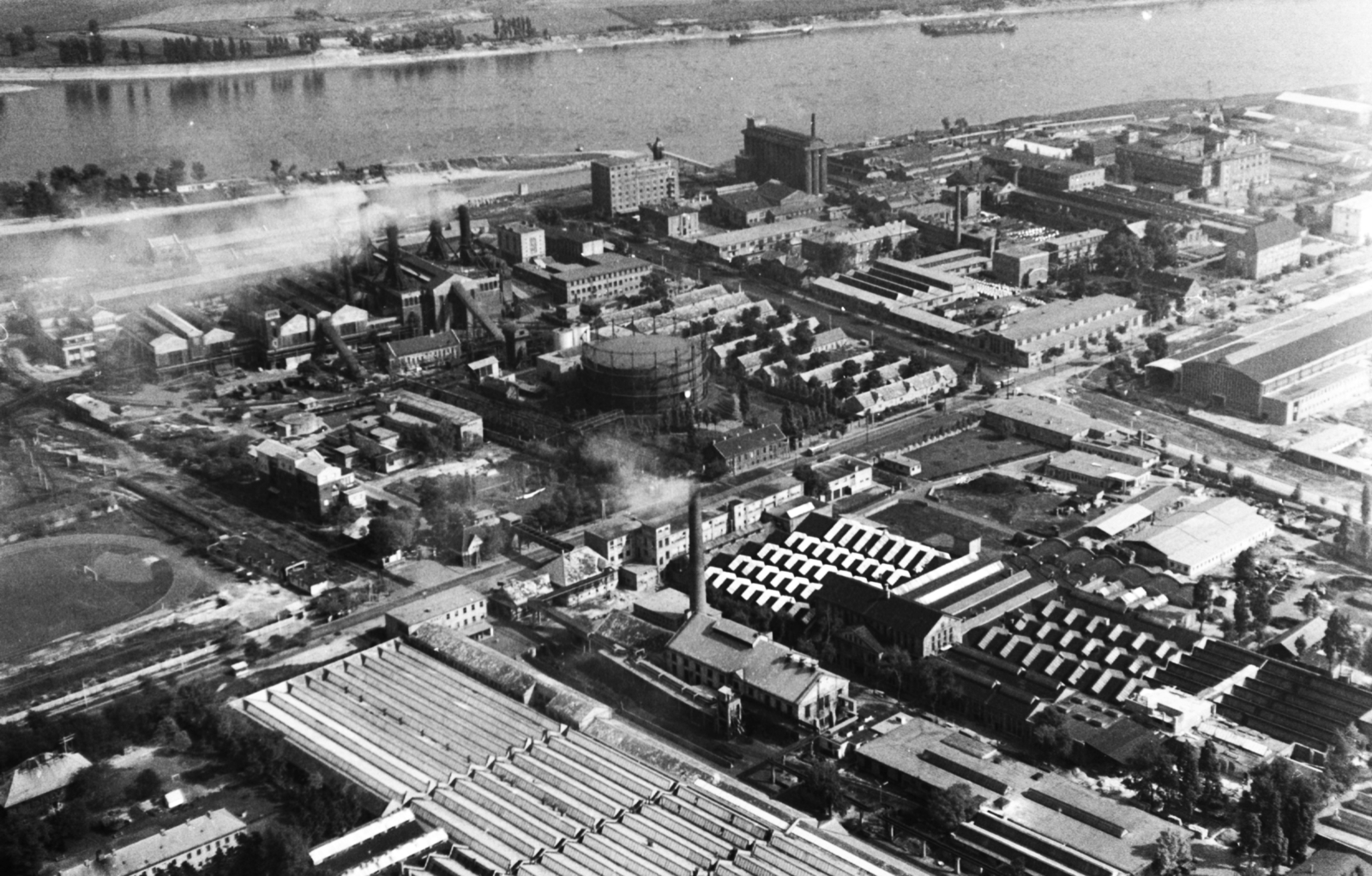 Hungary, Budapest XI., légifotó, középpontban a kelenföldi ipartelep., 1963, MHSZ, aerial photo, Budapest, factory, factory chimney, factory, roller mill, Fortepan #73734