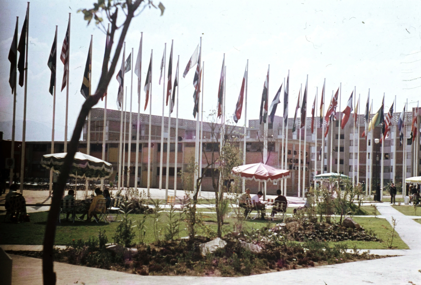 Mexico, Mexico City, olimpiai falu., 1968, Romák Éva, colorful, flag, Olympics, Fortepan #73748