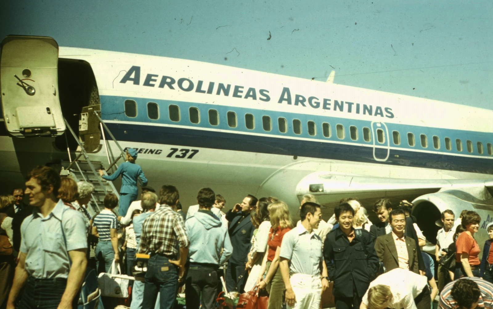 1968, Romák Éva, colorful, american brand, airplane, airport, Boeing-brand, flight attendant, Fortepan #73770