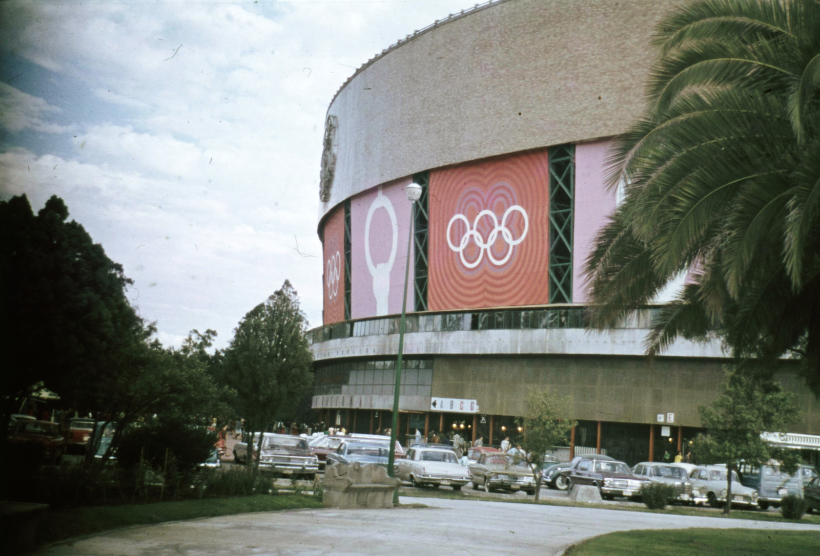 Mexico, Mexico City, Auditorio Nacional, az olimpiai tornaversenyek helyszíne., 1968, Romák Éva, colorful, Olympics, olympic symbols, Fortepan #73817