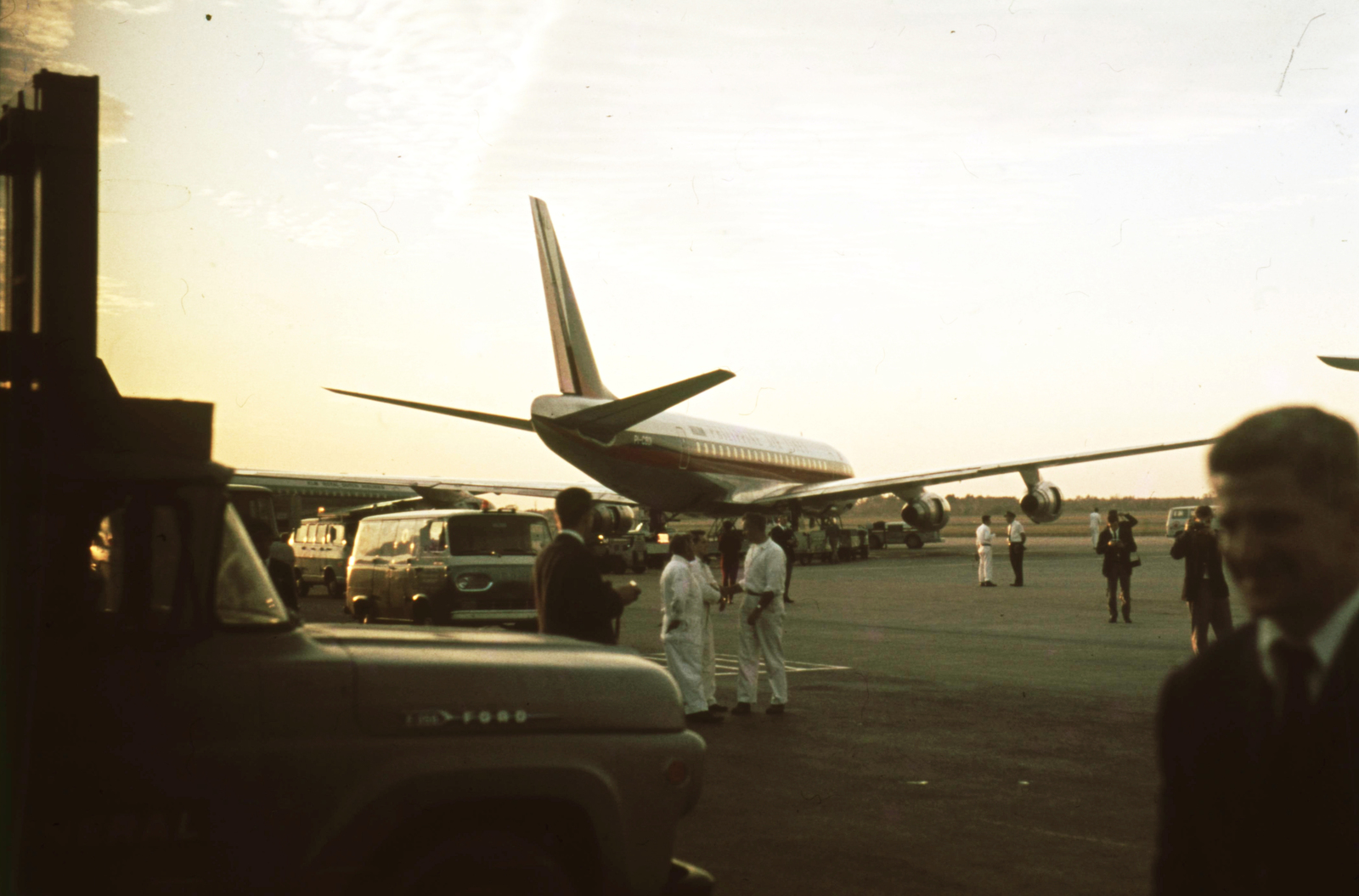 Mexico, Mexico City, Benito Juárez nemzetközi repülőtér., 1968, Romák Éva, colorful, american brand, airplane, Ford-brand, airport, KLM Royal Dutch Airlines, McDonnell Douglas-brand, Fortepan #73819