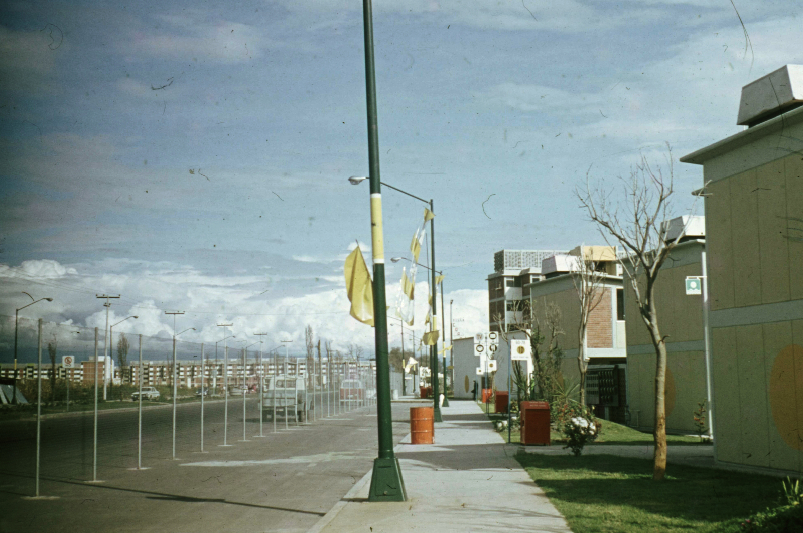 Mexico, Mexico City, Villa Olimpica Narciso Mendoza, Calz Acoxpa a Villa Coapa és az Avenida Canal de Miramontes felé nézve., 1968, Romák Éva, colorful, Fortepan #73832