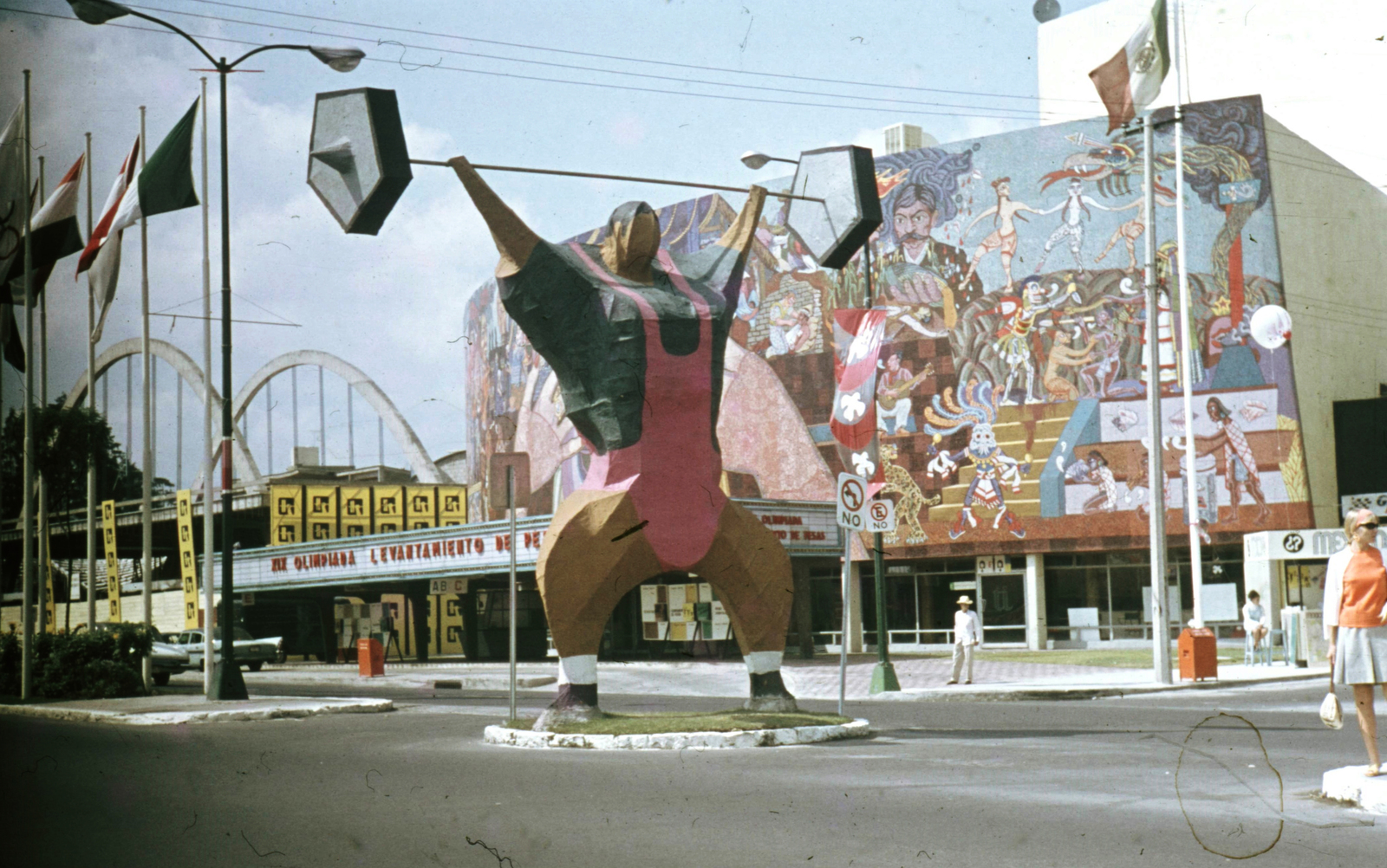 Mexico, Mexico City, Teatro de los Insurgentes, az olimpiai súlyemelőversenyek helyszíne., 1968, Romák Éva, colorful, Olympics, Fortepan #73837