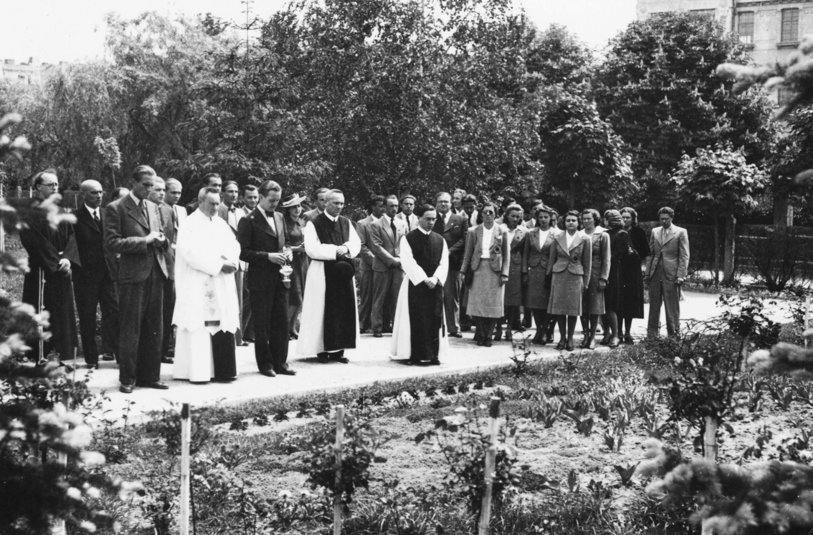 1939, Romák Éva, prayer, votary, Fortepan #73855