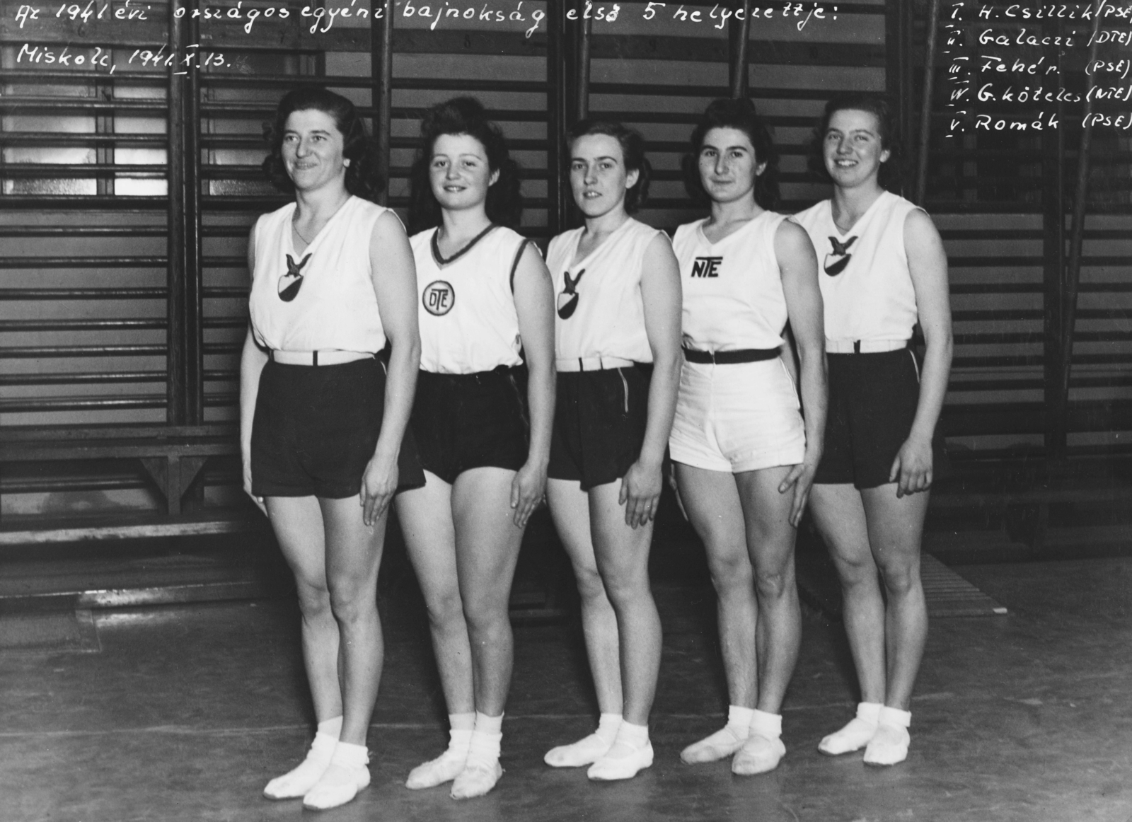 Hungary, Miskolc, Felnőtt Országos Egyéni Tornász Bajnokság, az első öt helyezett., 1941, Romák Éva, tableau, gym, sport jersey, wall-bars, standing at attention, height chart, Fortepan #73862