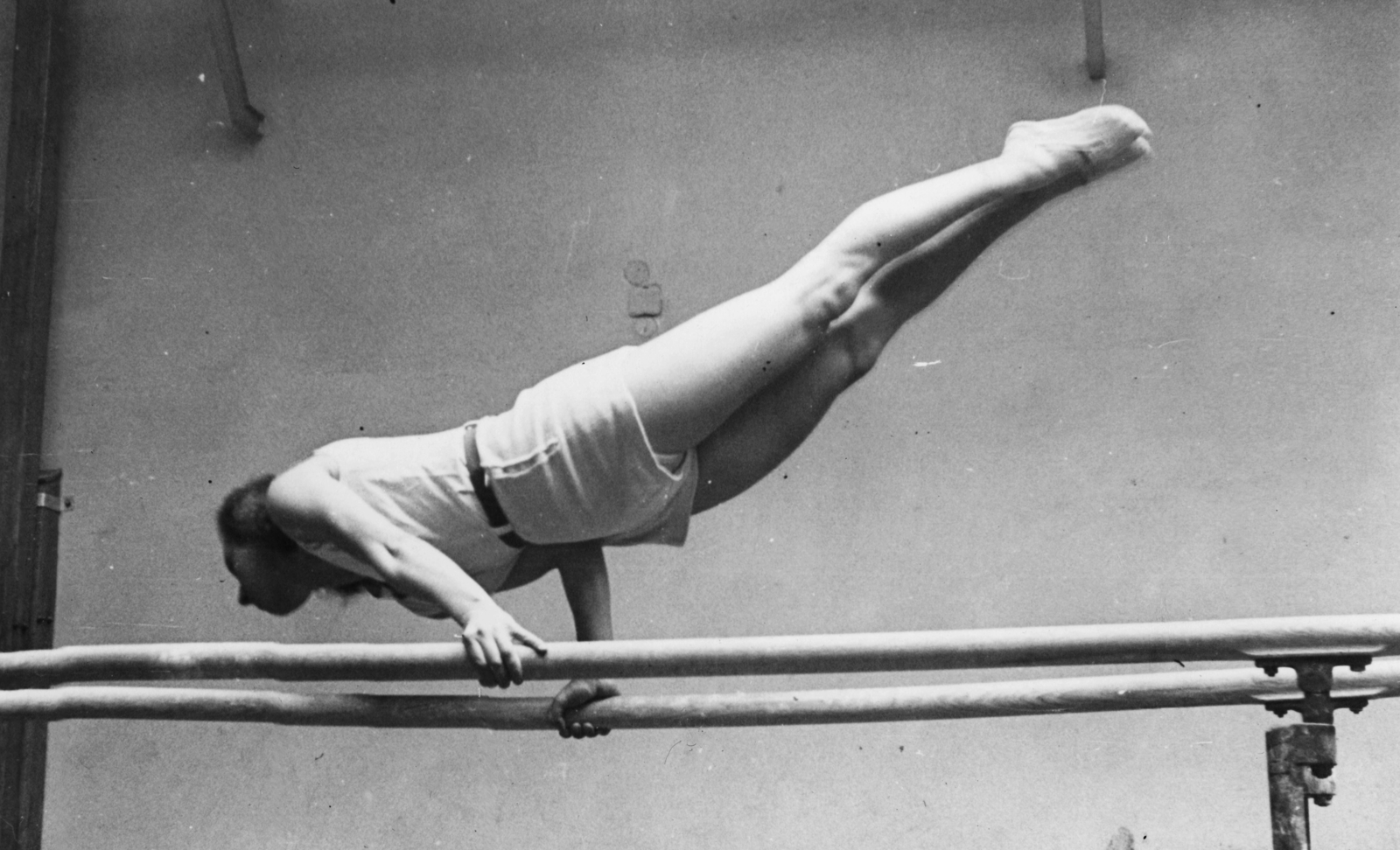 1948, Romák Éva, sportsperson, uneven bars, feat, gymnast, Fortepan #73871