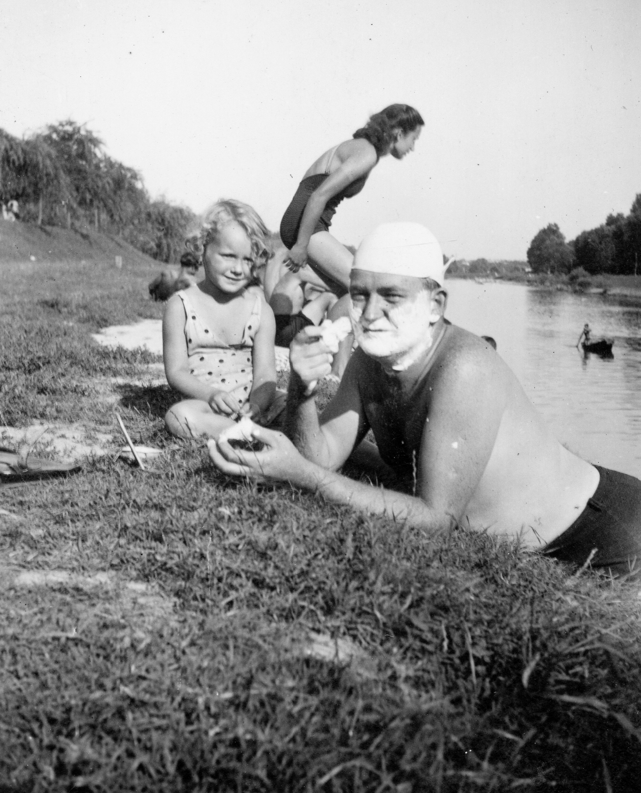 1940, Pálfi Balázs, bathing suit, shore, shaving, prop up on elbows, Fortepan #73934