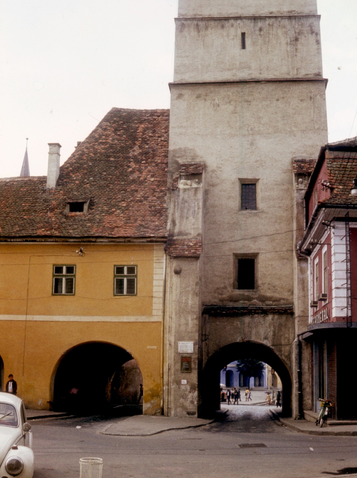 Romania,Transylvania, Sibiu, Nagy tér (Piata Mare), a Tanácstorony átjárója., 1986, Varga Katalin, colorful, gate tower, Fortepan #73951