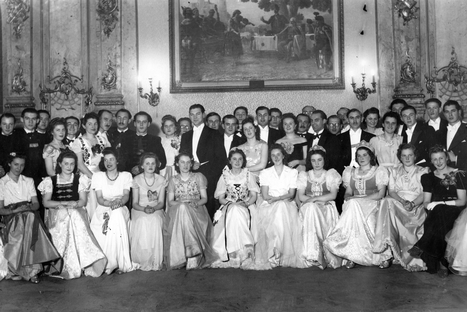 Hungary, Budapest VIII., Múzeum utca 17. Károlyi-palota, a Baross Szövetség székháza., 1940, Mátyásfalvi János, tableau, painting, interior, ball, white tie, lamp bracket, Budapest, Fortepan #74021