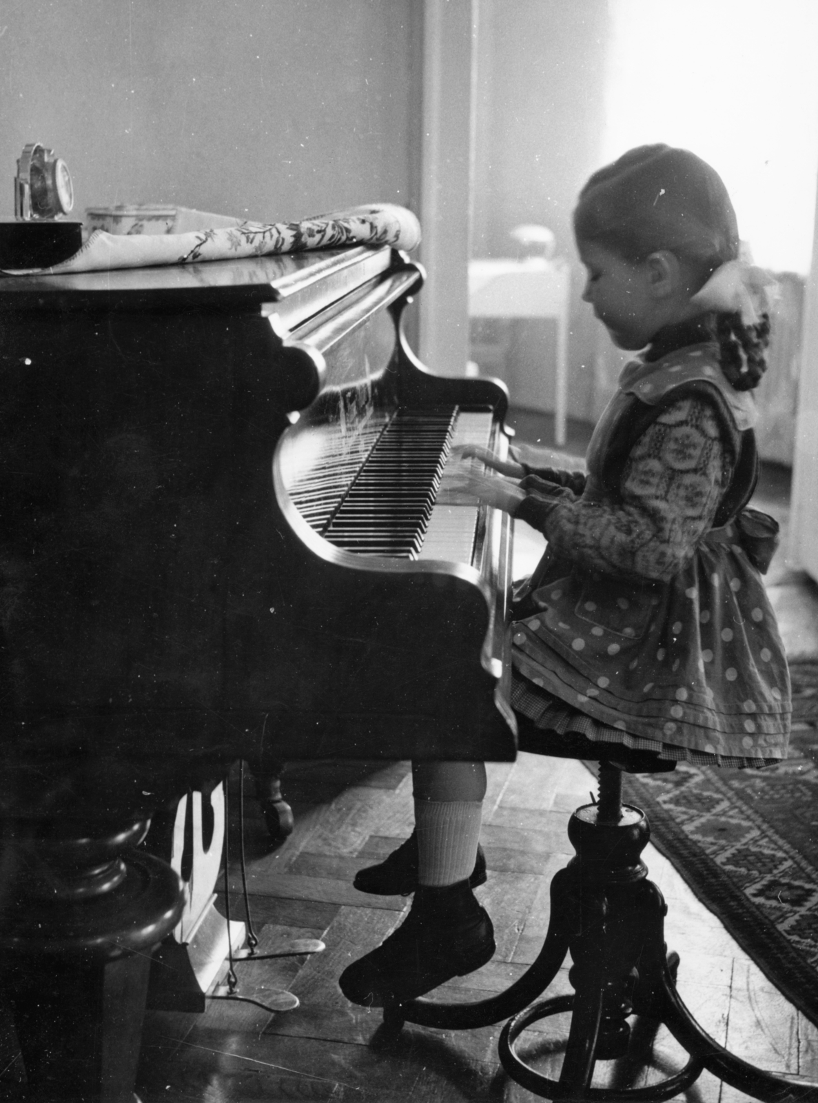 Magyarország, Budapest, Nagy Imre miniszterelnök unokája., 1955, Jánosi Katalin, portré, kislány, enteriőr, zongora, Fortepan #74230