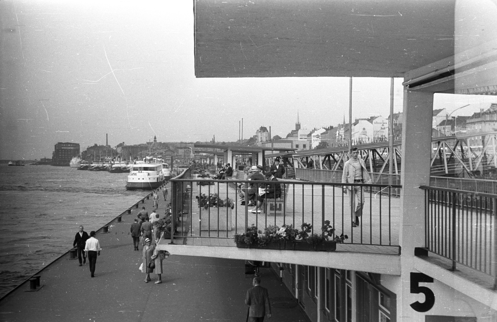 Germany, Hamburg, St. Pauli-Landungsbrücken, hajóállomás., 1965, Romák Éva, ship, port, FRG, Fortepan #74357