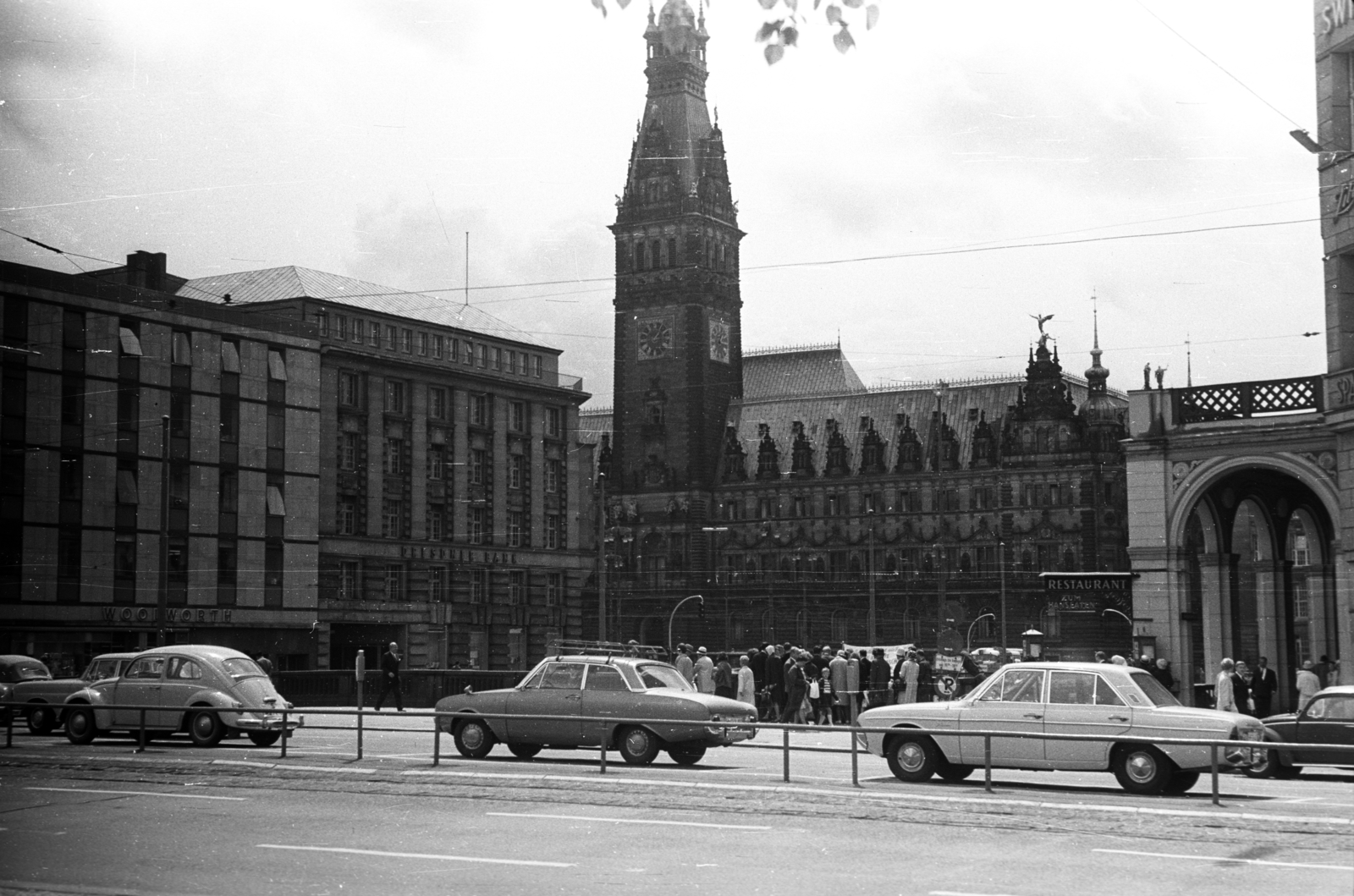 Germany, Hamburg, Jungfernstieg, jobbra az Alsterarkaden, szemben a Városháza., 1965, Romák Éva, FRG, Fortepan #74364