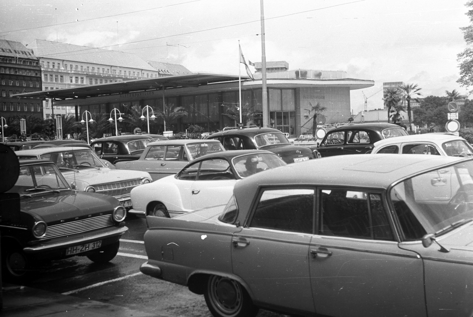 Germany, Hamburg, Jungfernstieg, előtérben az Alsterpavillon., 1965, Romák Éva, FRG, Fortepan #74367