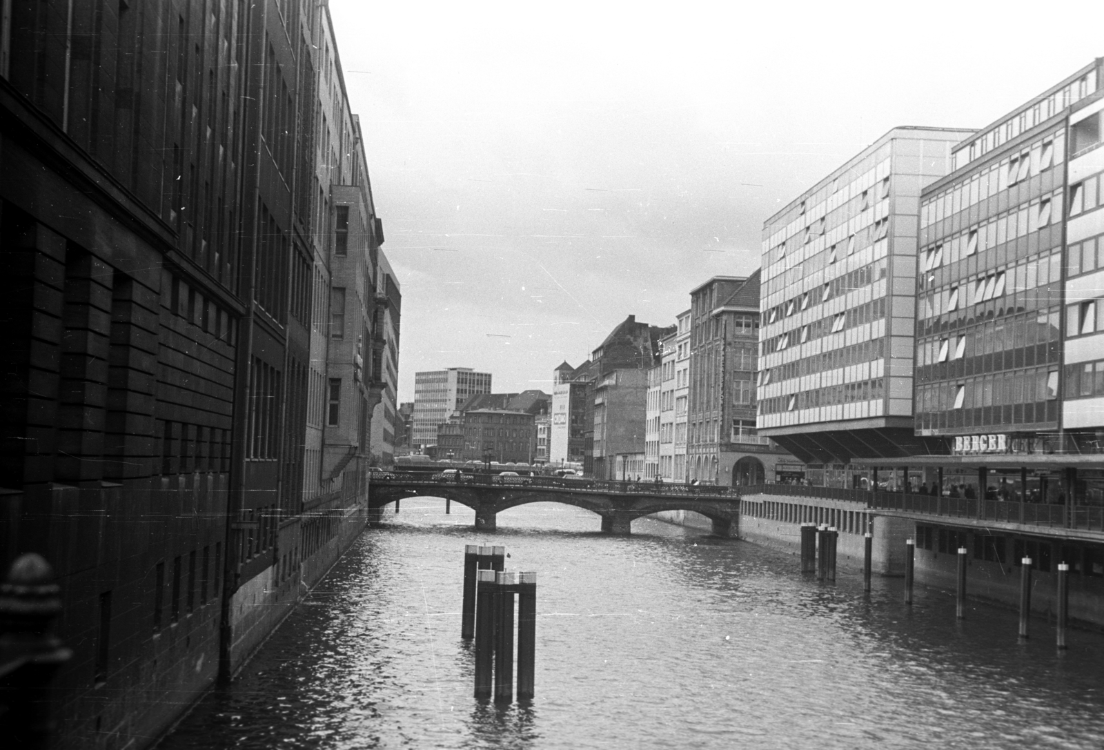 Germany, Hamburg, Kleine Alster a Schleusenbrücke felől az Adolphsbrücke felé nézve., 1965, Romák Éva, FRG, Fortepan #74370
