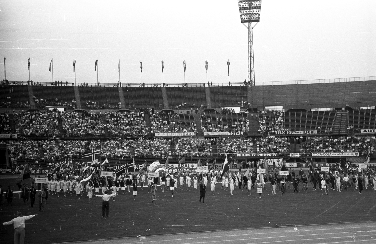 Ausztria, Bécs, Práter (később Ernst Happel) stadion. A IV. World Gymnaestrada megnyitója 1965. július 20-án., 1965, Romák Éva, stadion, tömegsport, Fortepan #74382