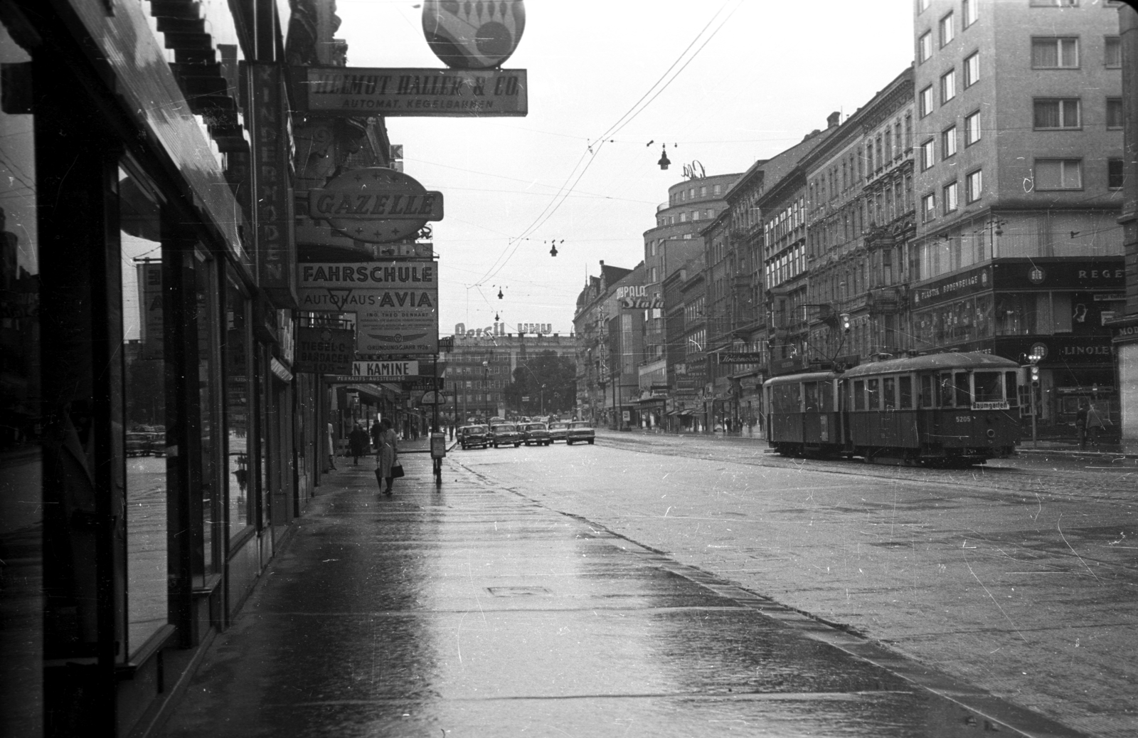 Ausztria, Bécs, Mariahilfer Strasse a Schottenfeldgassetől a Westbahnhof felé nézve., 1965, Romák Éva, villamos, Persil-márka, autósiskola, Fortepan #74385