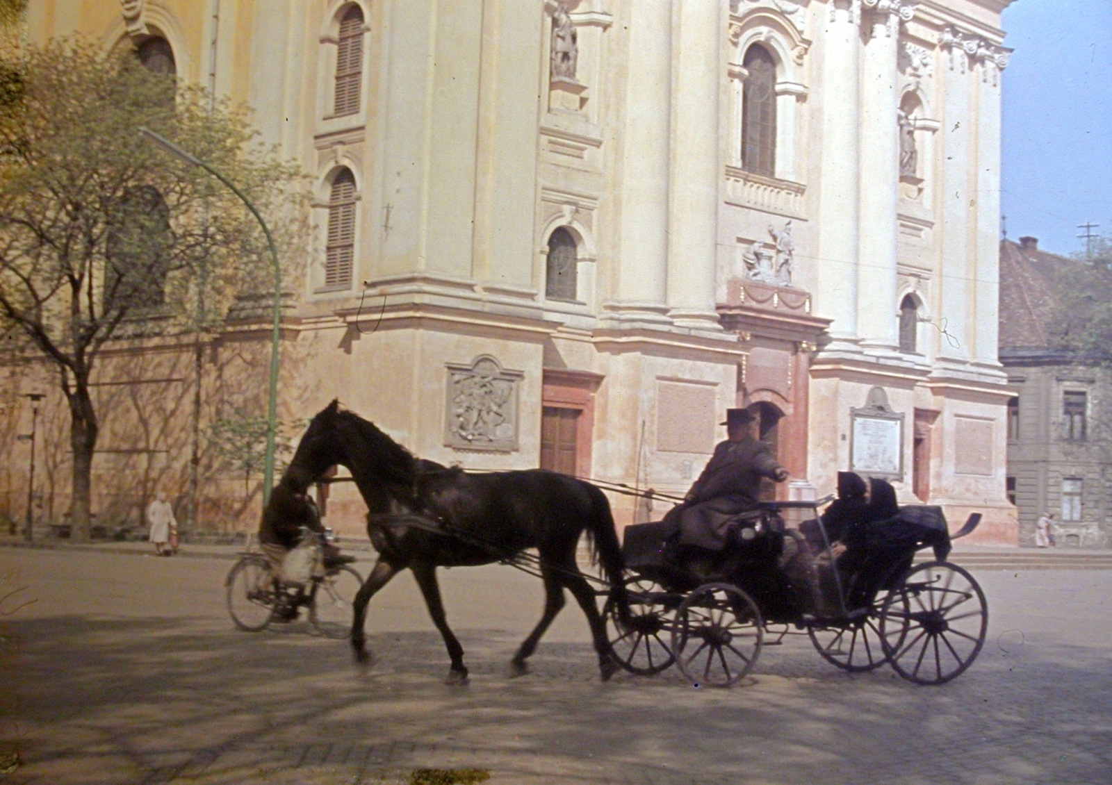 Hungary, Kecskemét, Kossuth tér, Nagytemplom (Öregtemplom)., 1961, Fortepan, bicycle, colorful, horse, carriage, coach, lamp post, teamster, cab-horse, Fortepan #7439