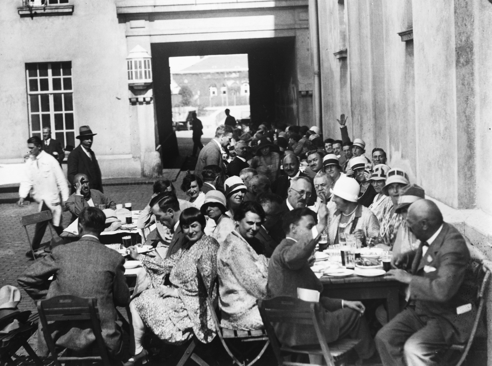 Hungary, Budapest X., Dreher sörgyár, a Nemzetközi orvostörténeti kongresszus résztvevői gyárlátogatáson., 1929, Semmelweis Egyetem Levéltára, meal, Budapest, Fortepan #74413