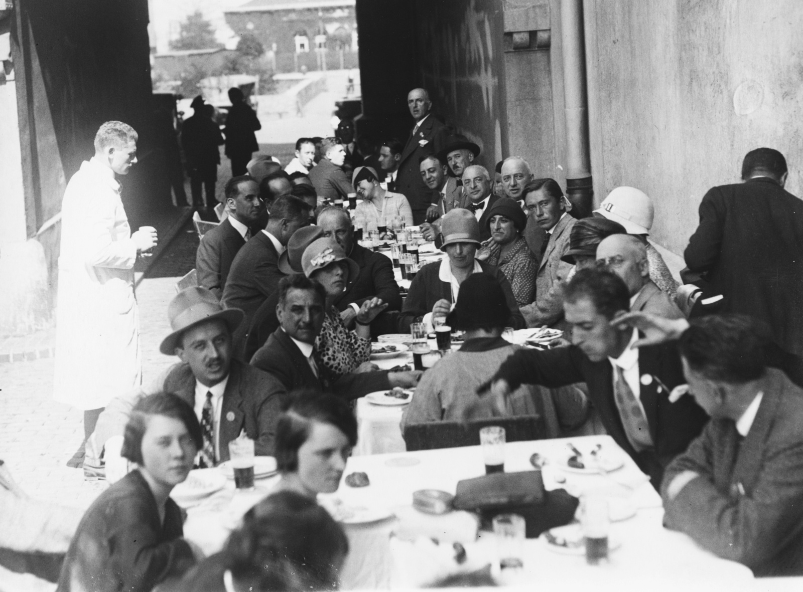 Hungary, Budapest X., Dreher sörgyár, a Nemzetközi orvostörténeti kongresszus résztvevői gyárlátogatáson., 1929, Semmelweis Egyetem Levéltára, meal, Budapest, Fortepan #74420
