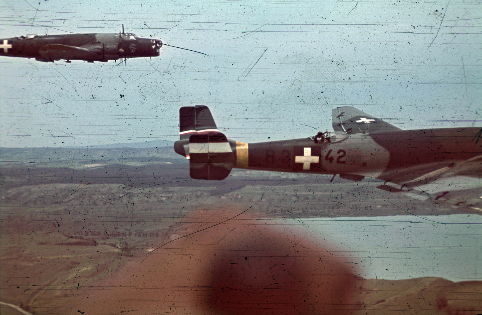 Magyarország, a Magyar Királyi Honvéd Légierő Junkers Ju 86K-2 típusú repülőgépei a Tihanyi-félsziget felett., 1942, Fortepan, közlekedés, színes, német gyártmány, repülőgép, katonaság, Junkers-márka, MKHL, második világháború, Junkers Ju 86, Fortepan #7443